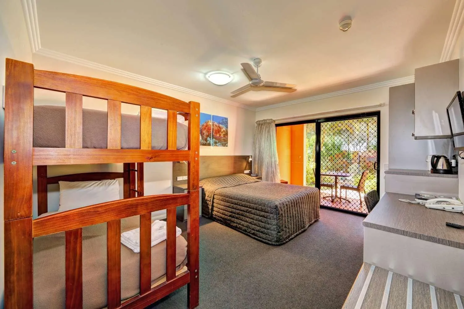 Photo of the whole room, Bed in Kacy's Bargara Beach Motel