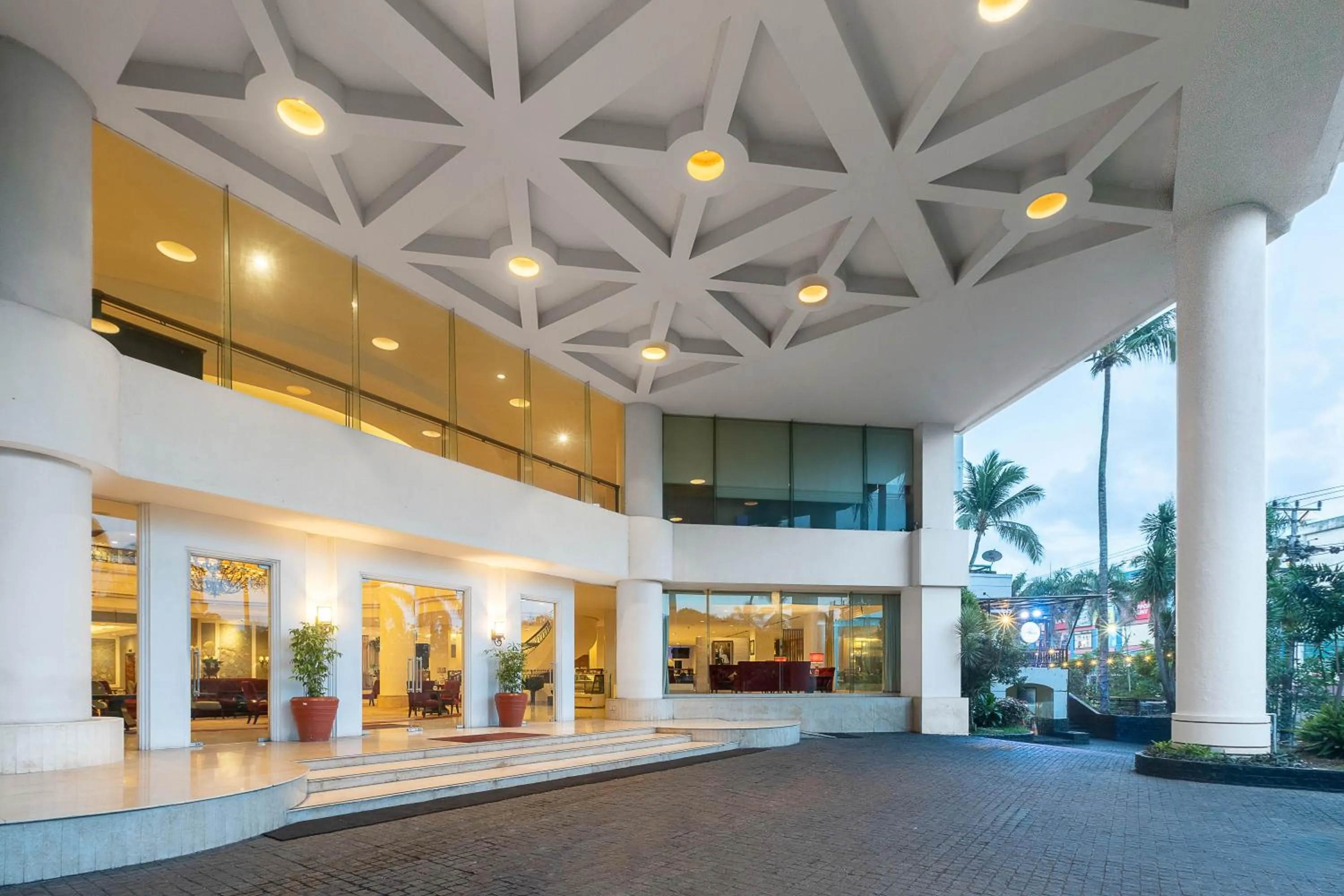 Facade/entrance in Aryaduta Manado