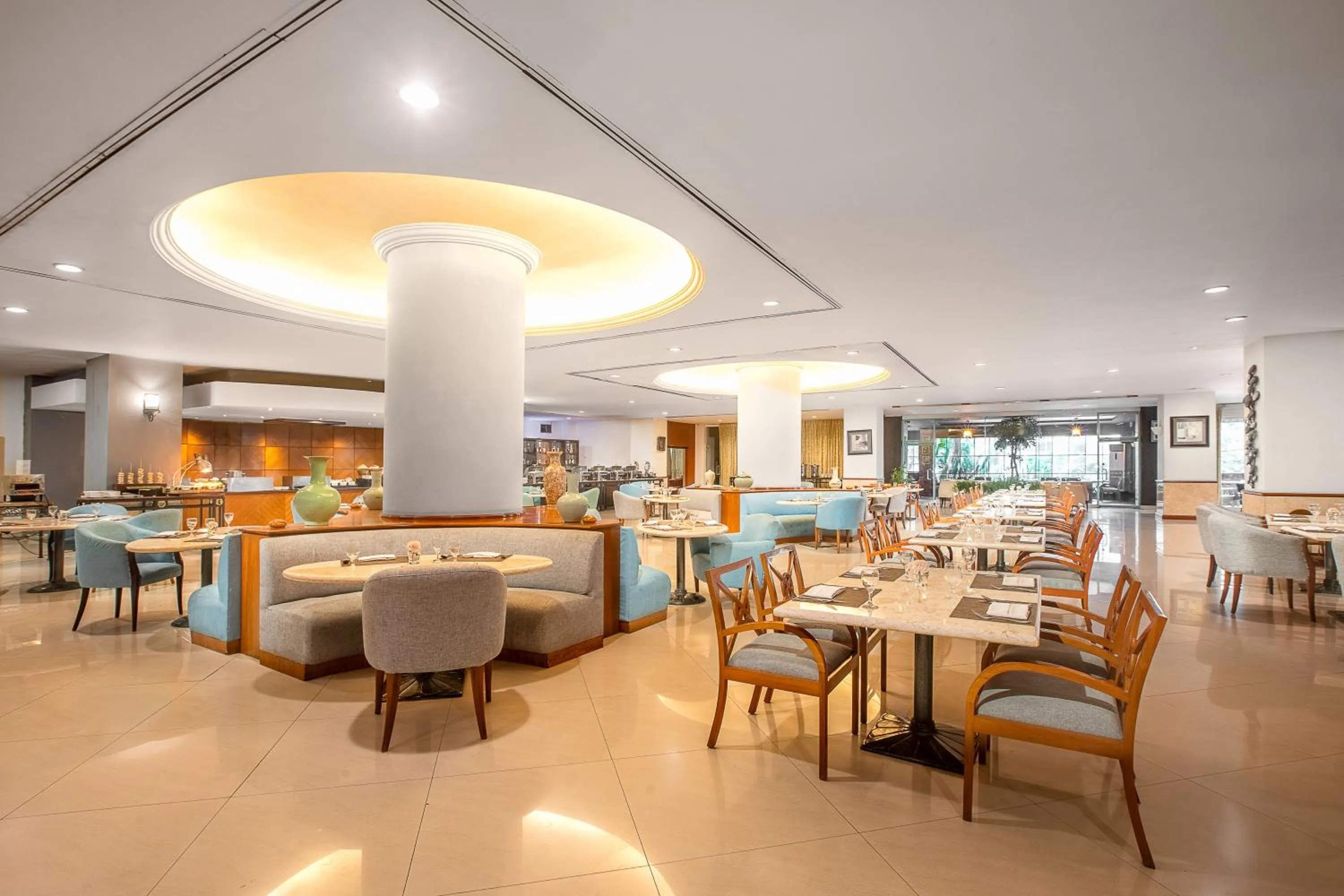 Restaurant/places to eat in Aryaduta Manado