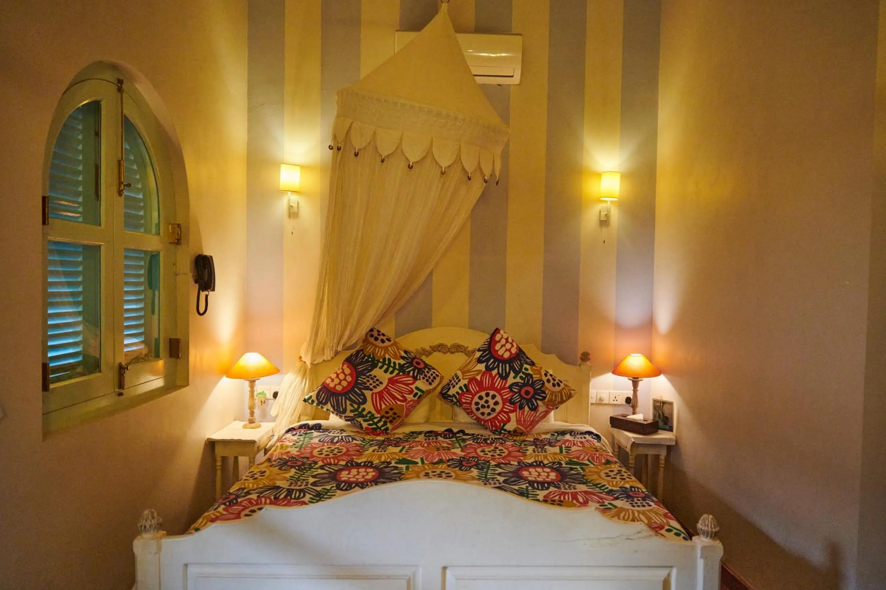 Bedroom, Bed in LE JARDIN DU FORT - GALLE