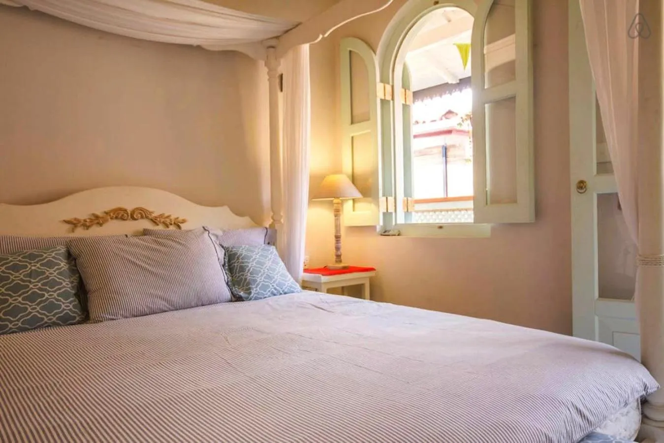 Photo of the whole room, Bed in LE JARDIN DU FORT - GALLE