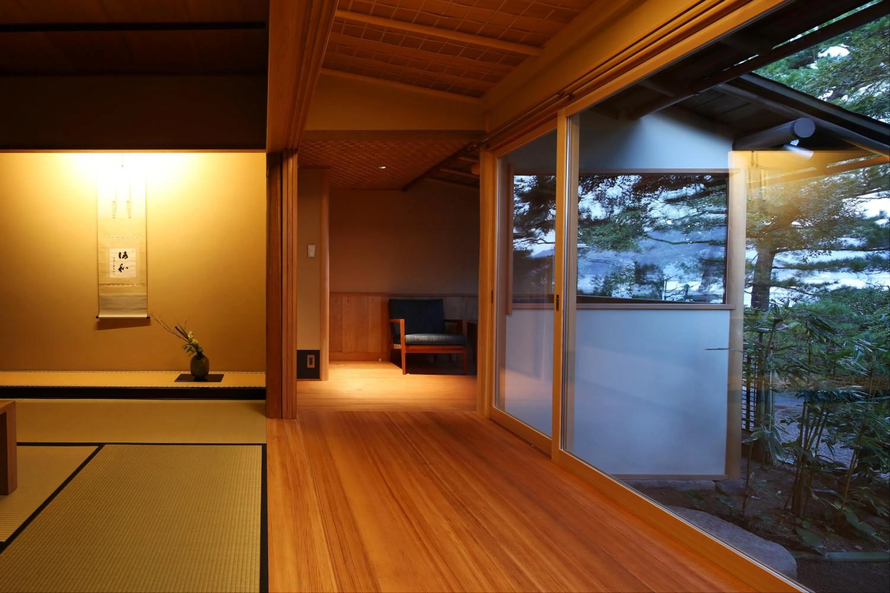 Living room in Monjusou Shourotei