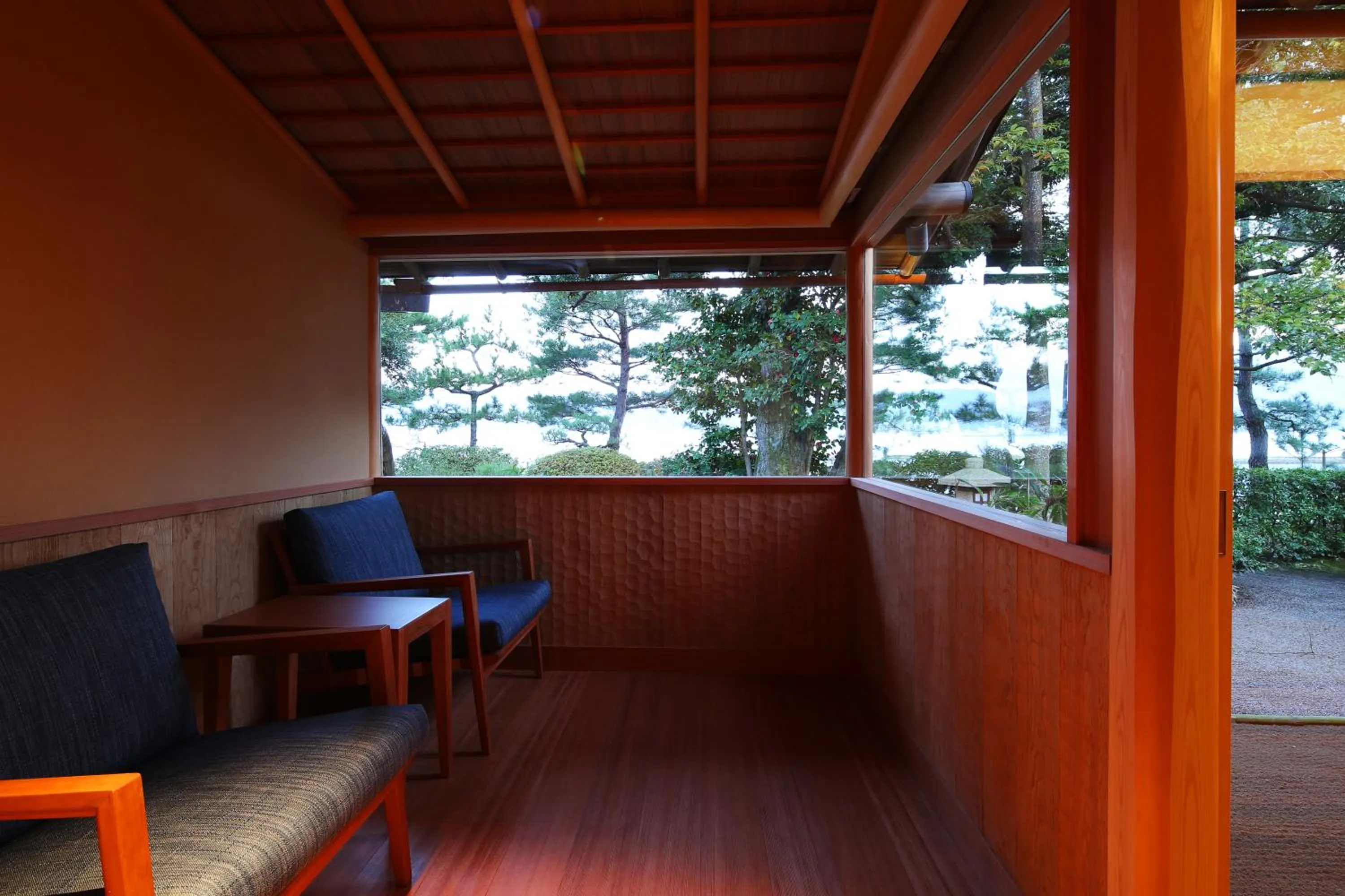 Seating area in Monjusou Shourotei