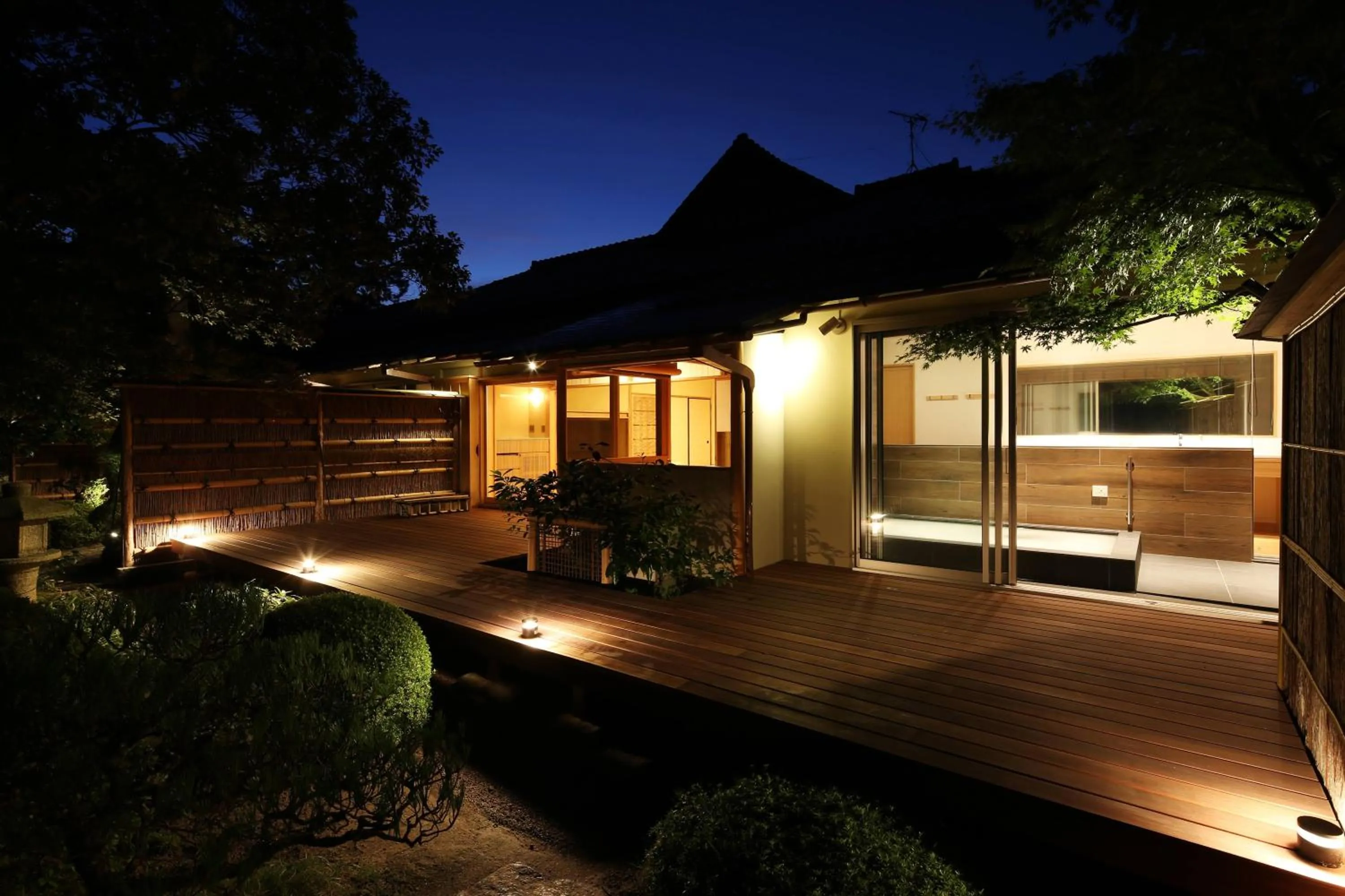 Garden in Monjusou Shourotei