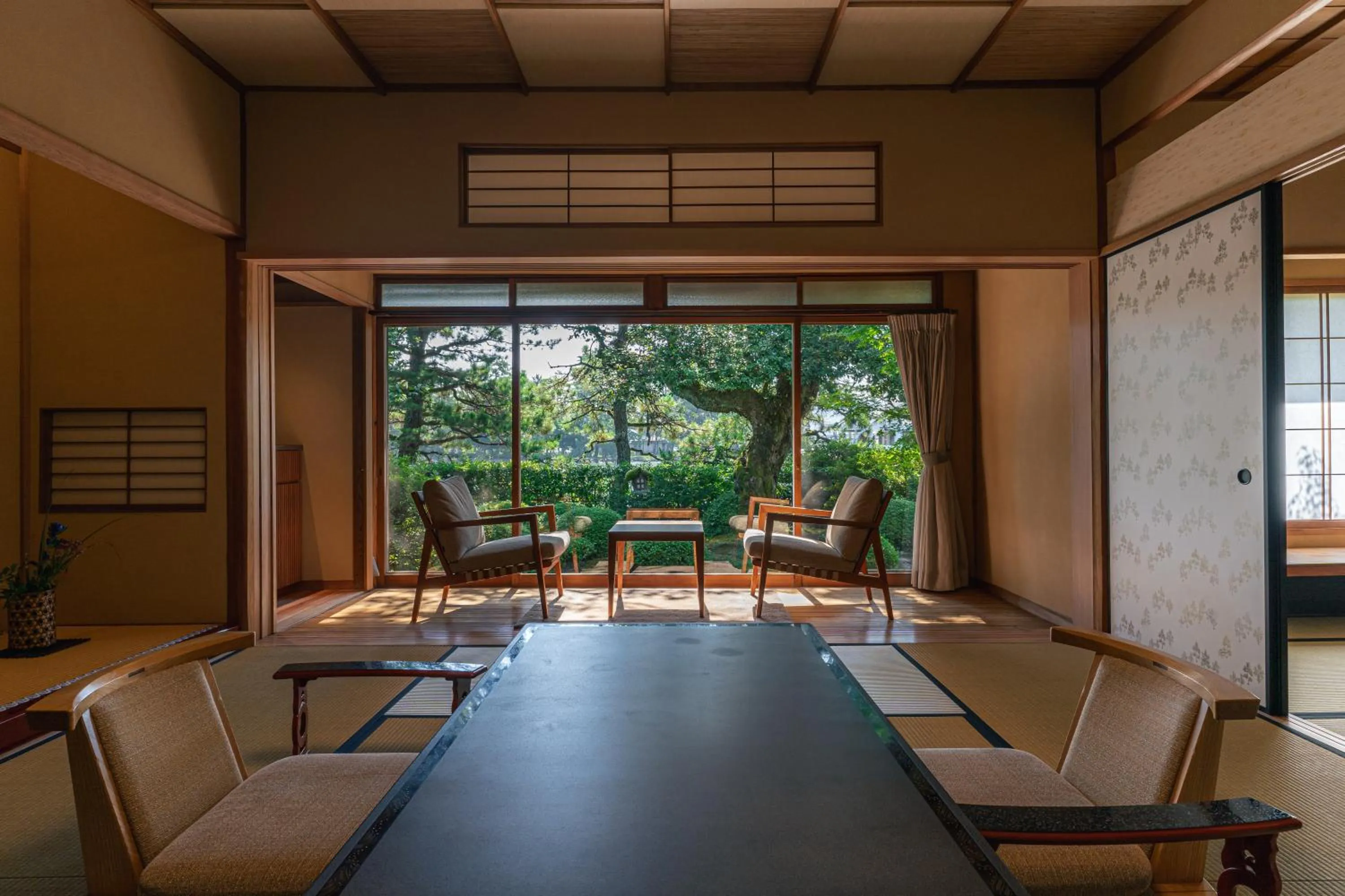 Living room in Monjusou Shourotei