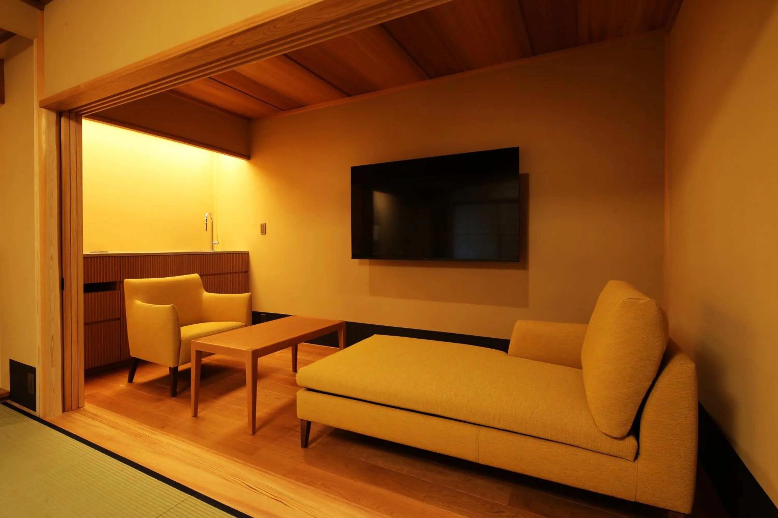 Living room in Monjusou Shourotei