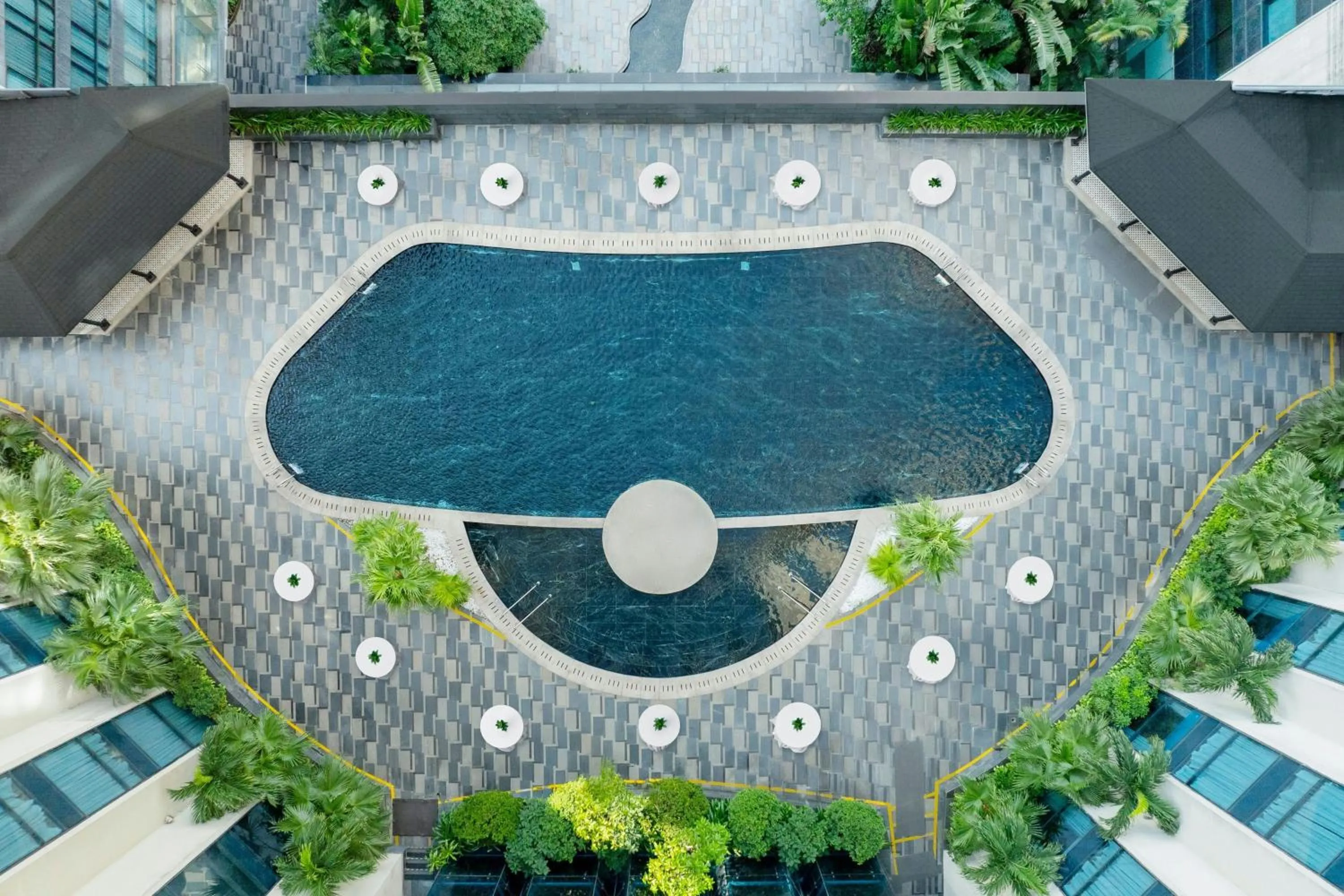 Swimming pool in Sheraton Hanoi West