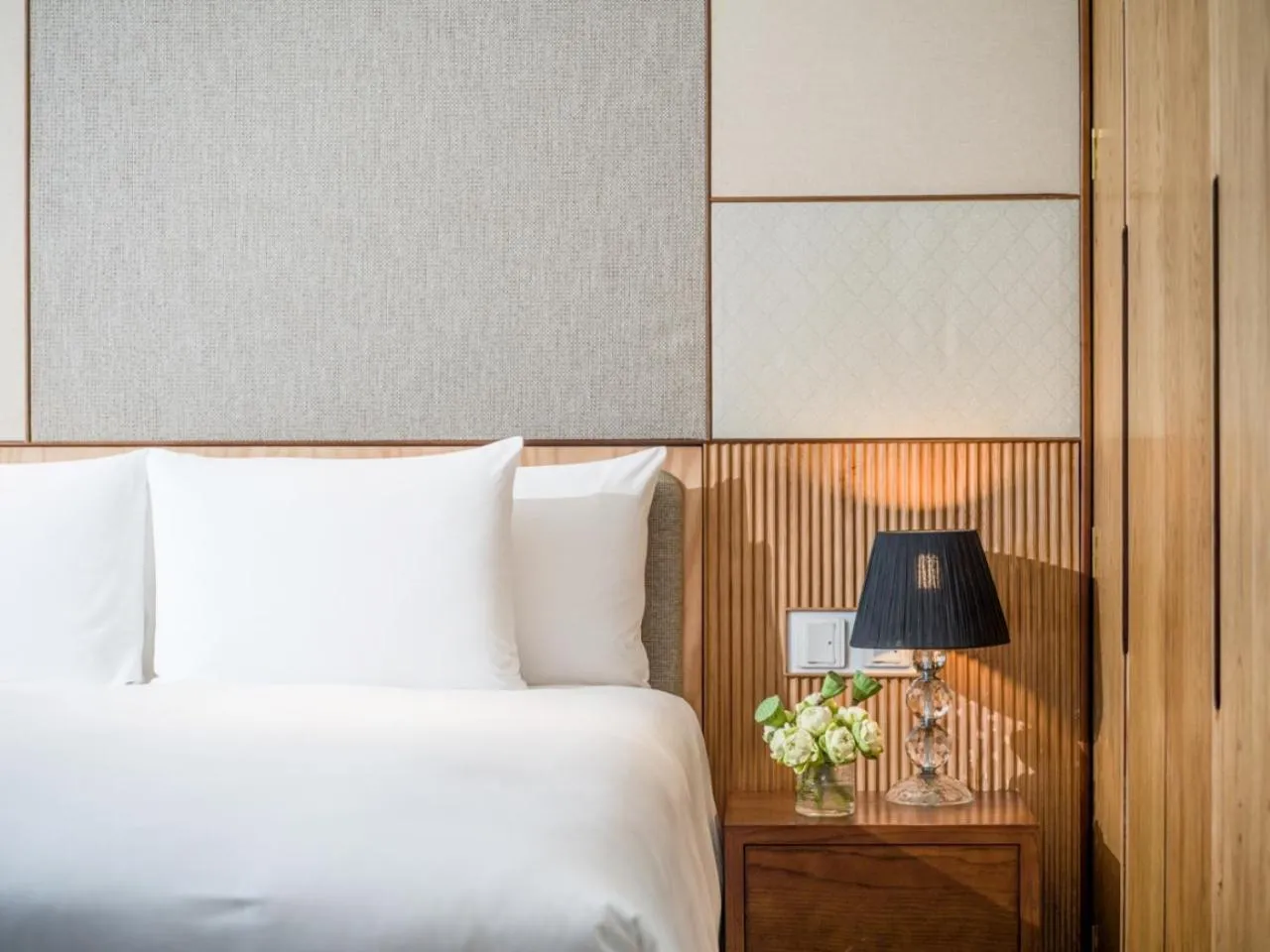 Bedroom, Bed in Sheraton Hanoi West