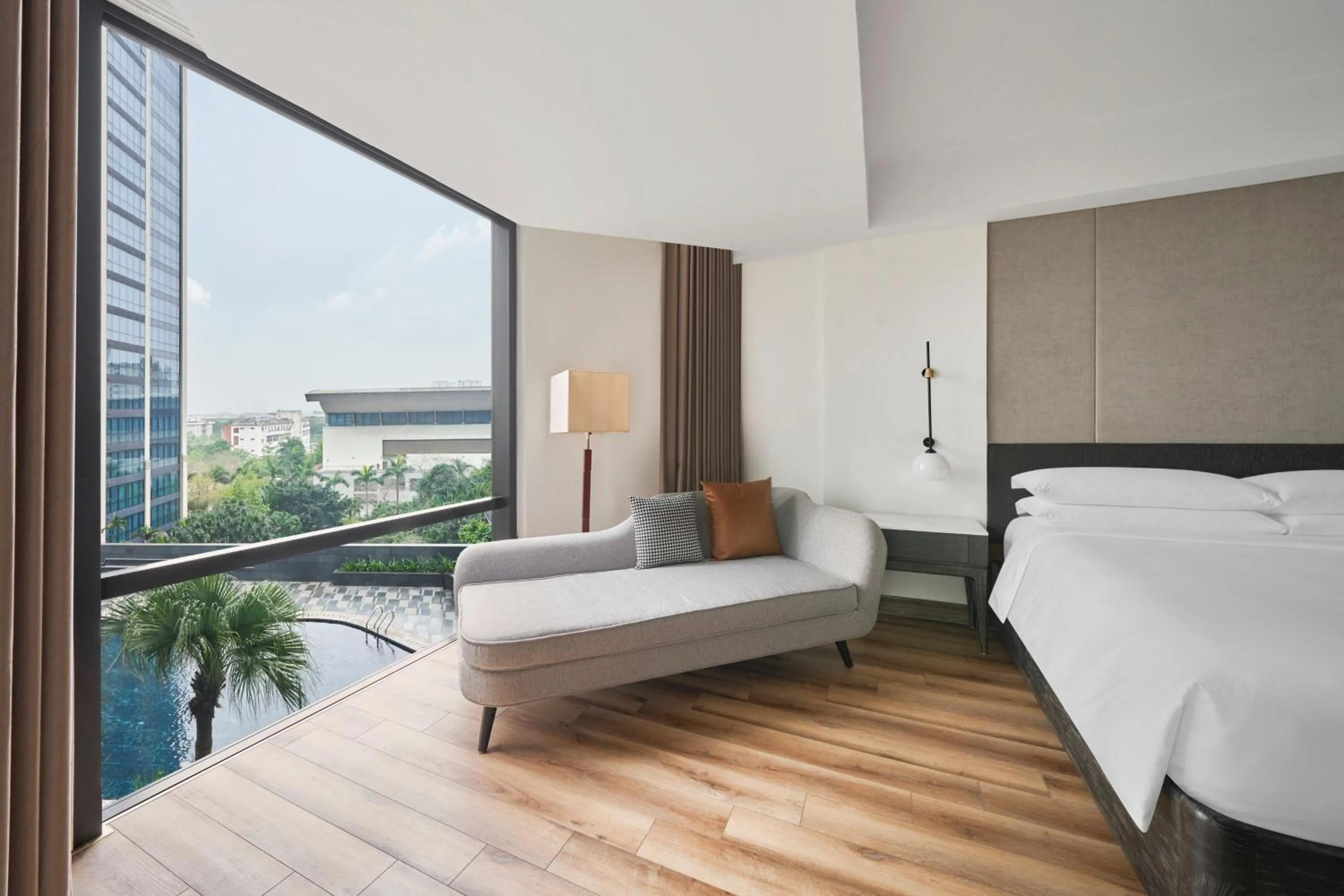 Swimming pool, Bed in Sheraton Hanoi West