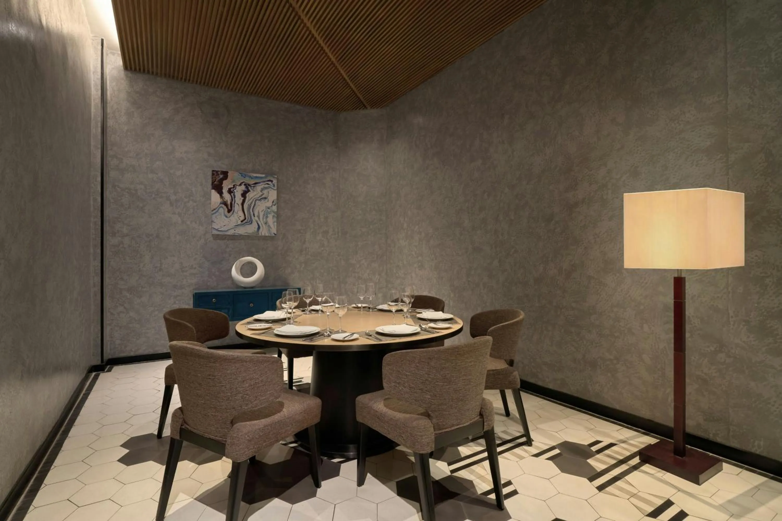 Restaurant/places to eat in Sheraton Hanoi West