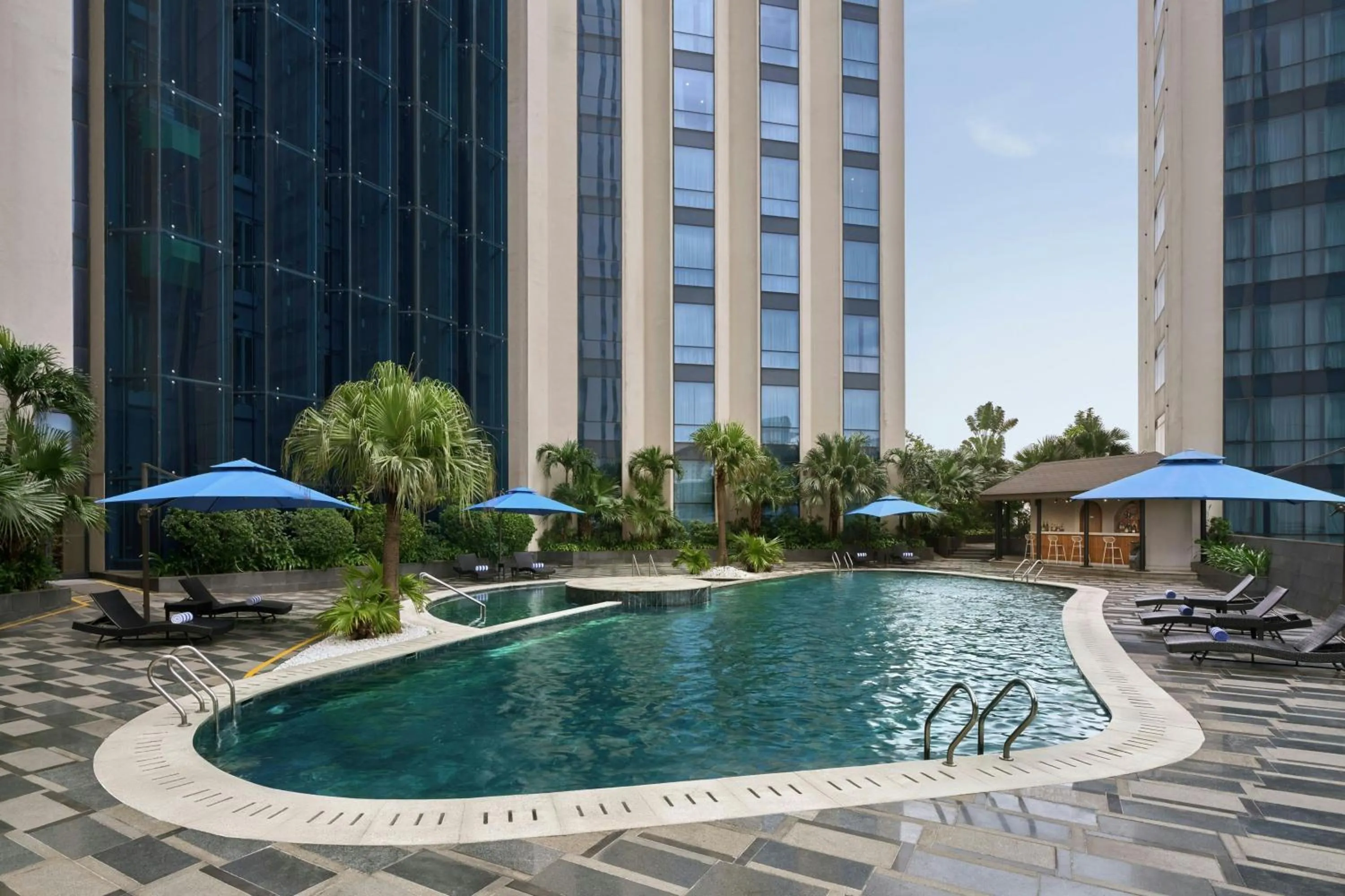 Swimming pool in Sheraton Hanoi West