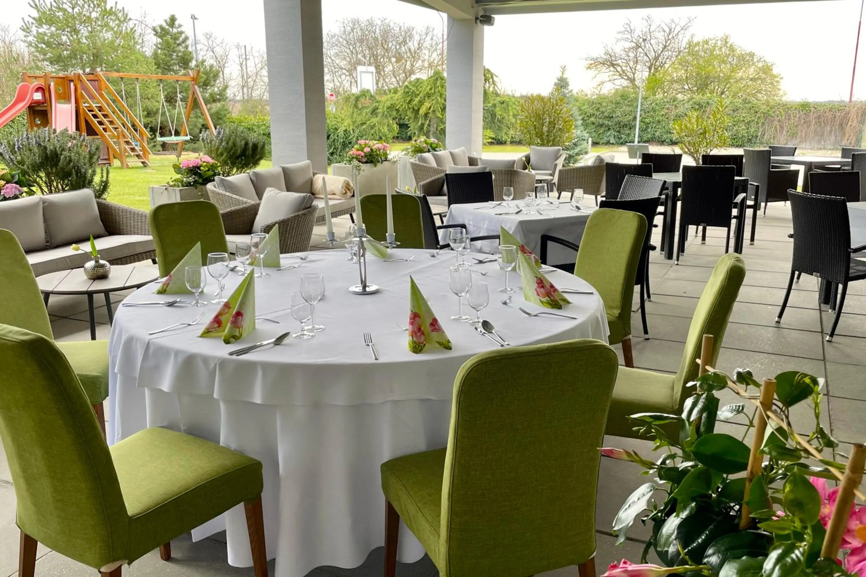 Restaurant/places to eat in Hotel Ponteo - Activity Park