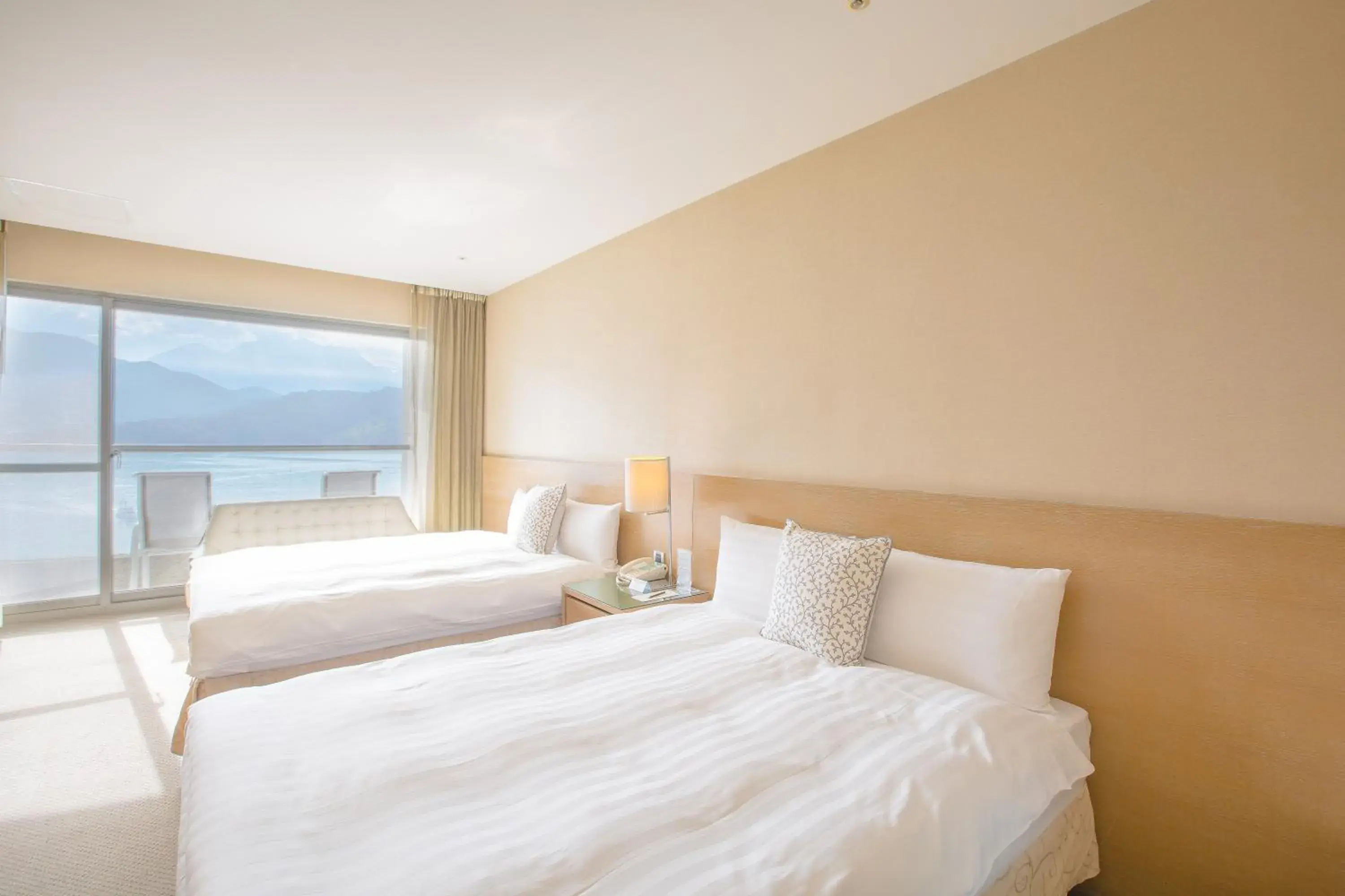 Quadruple Room with Lake View in Hotel Del Lago Quadruple Room with Lake View in Hotel Del Lago