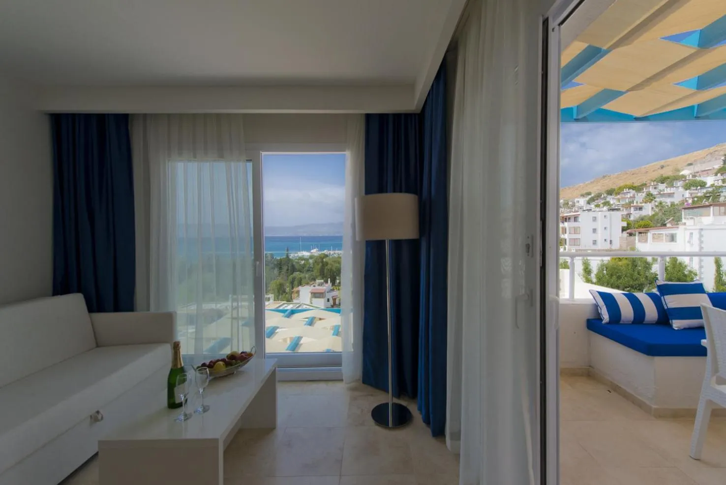 Living room in Bellazure Hotel