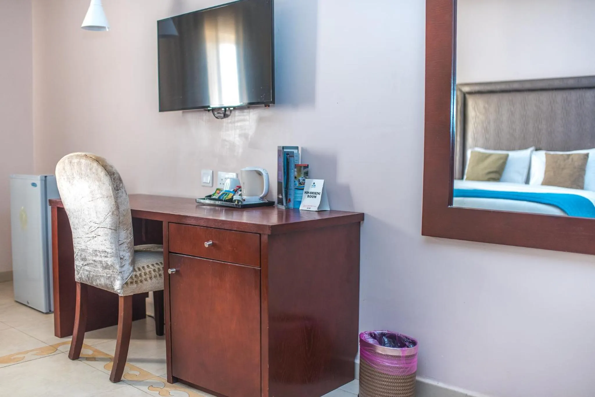 Coffee/tea facilities, Bed in Ace Premier Hotel