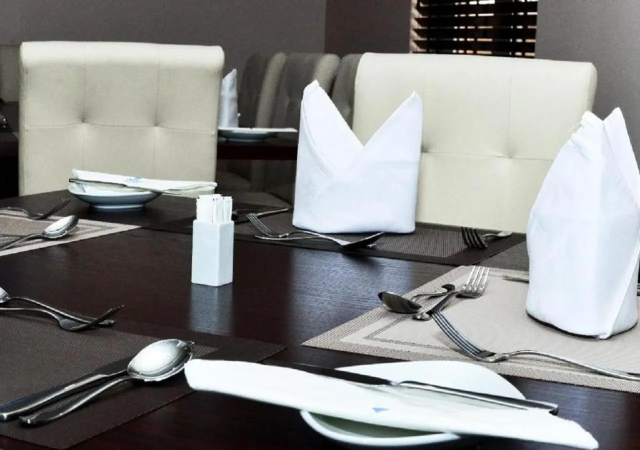 Restaurant/places to eat in Ace Premier Hotel