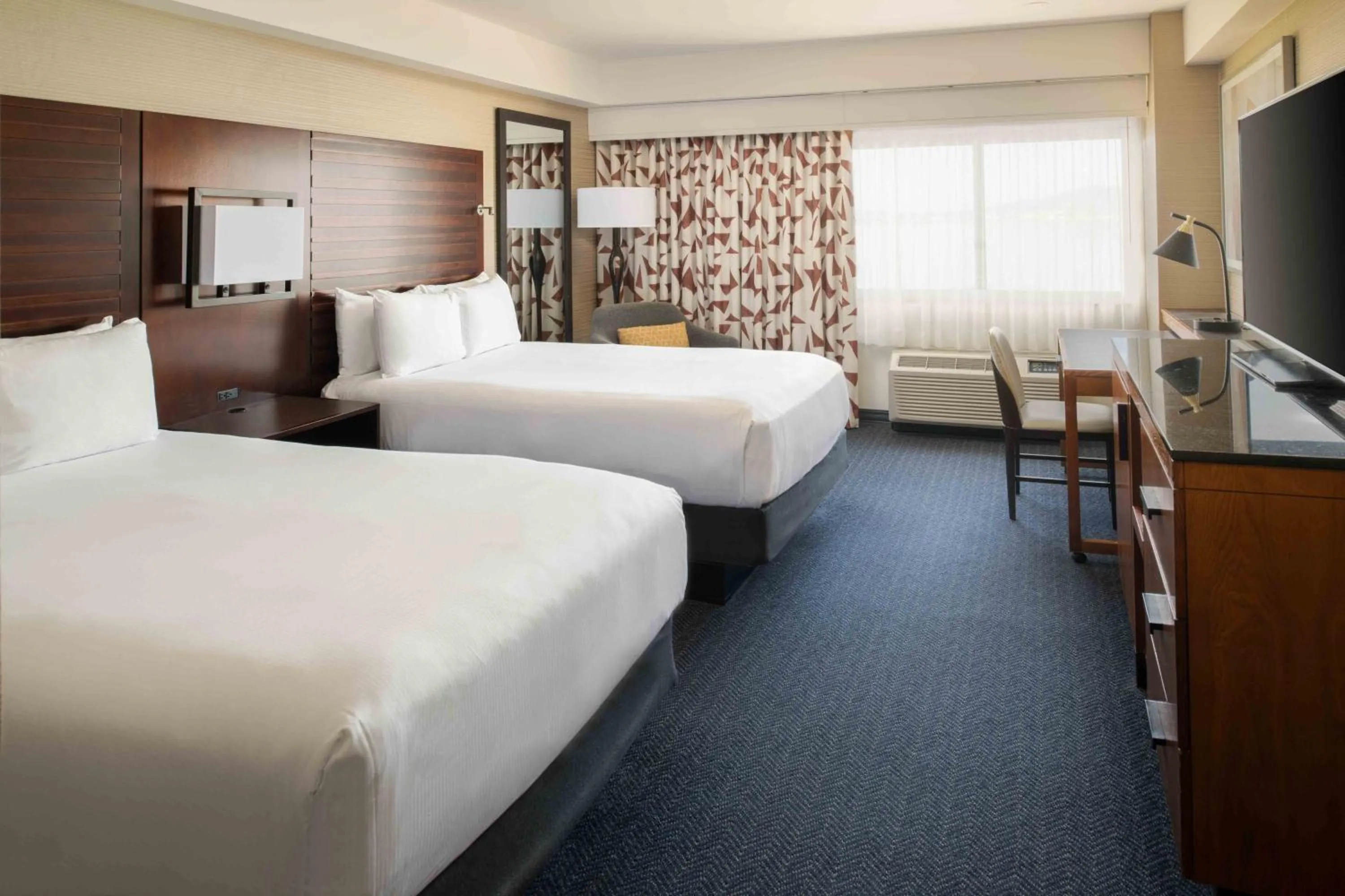 Bedroom, Bed in DoubleTree by Hilton San Francisco Airport