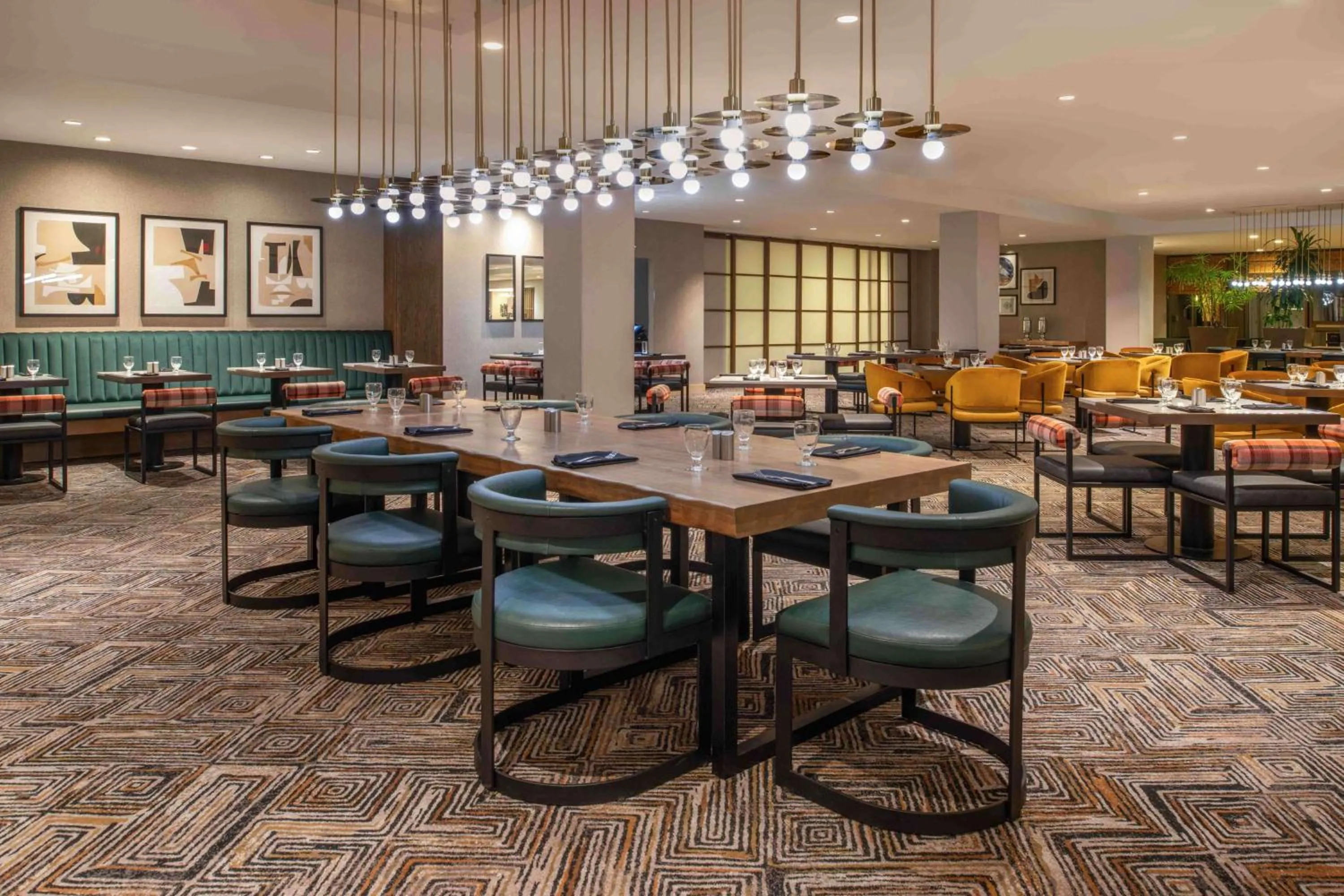 Restaurant/places to eat in DoubleTree by Hilton San Francisco Airport