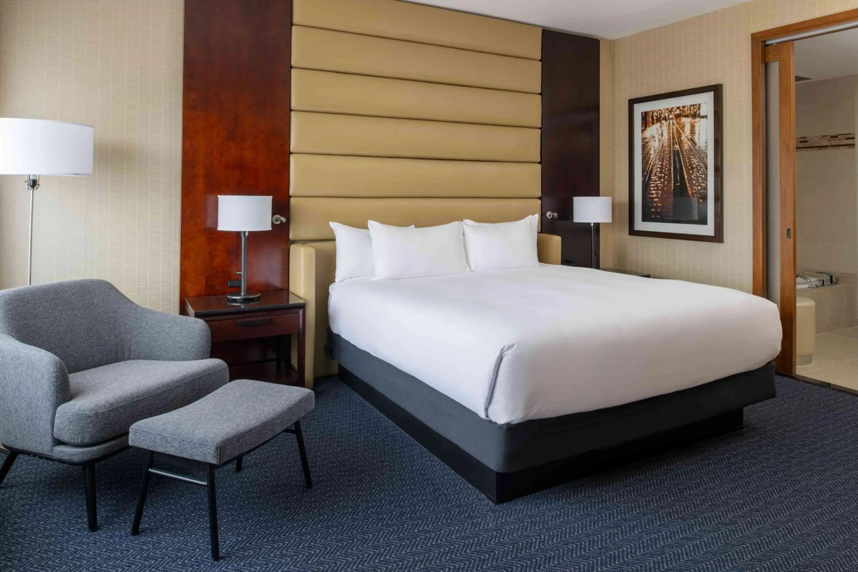 Bed in DoubleTree by Hilton San Francisco Airport
