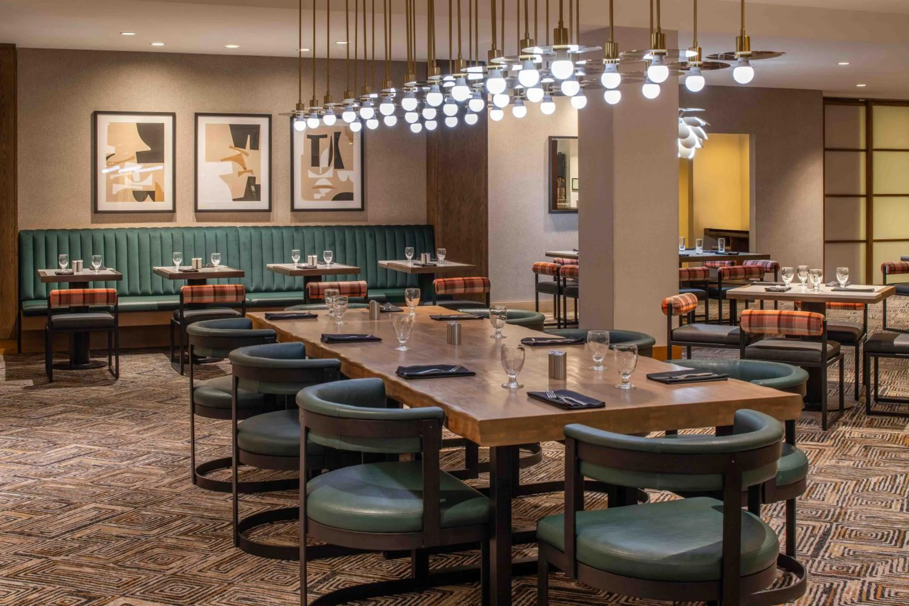 Restaurant/places to eat in DoubleTree by Hilton San Francisco Airport