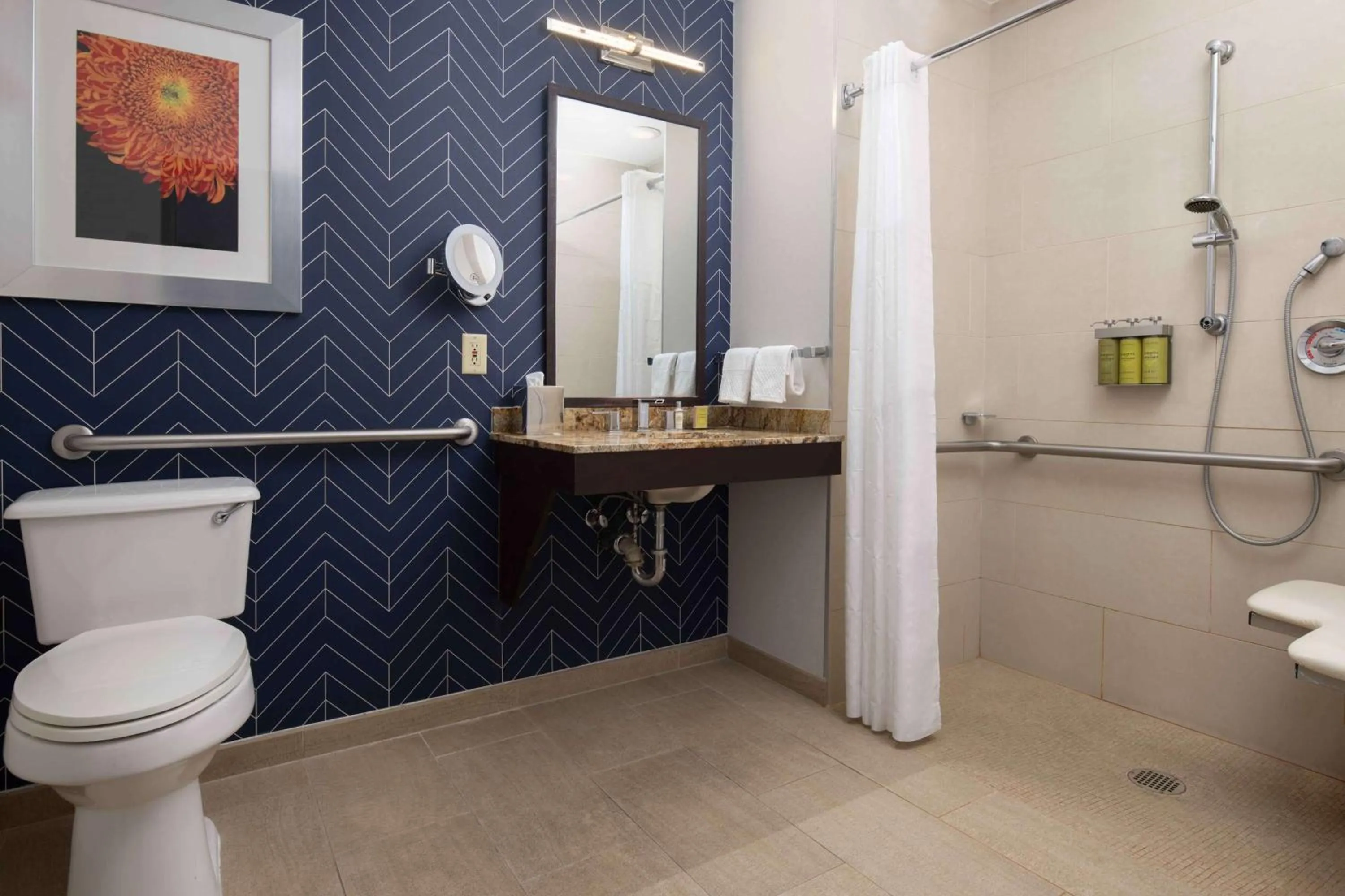 Bathroom in DoubleTree by Hilton San Francisco Airport