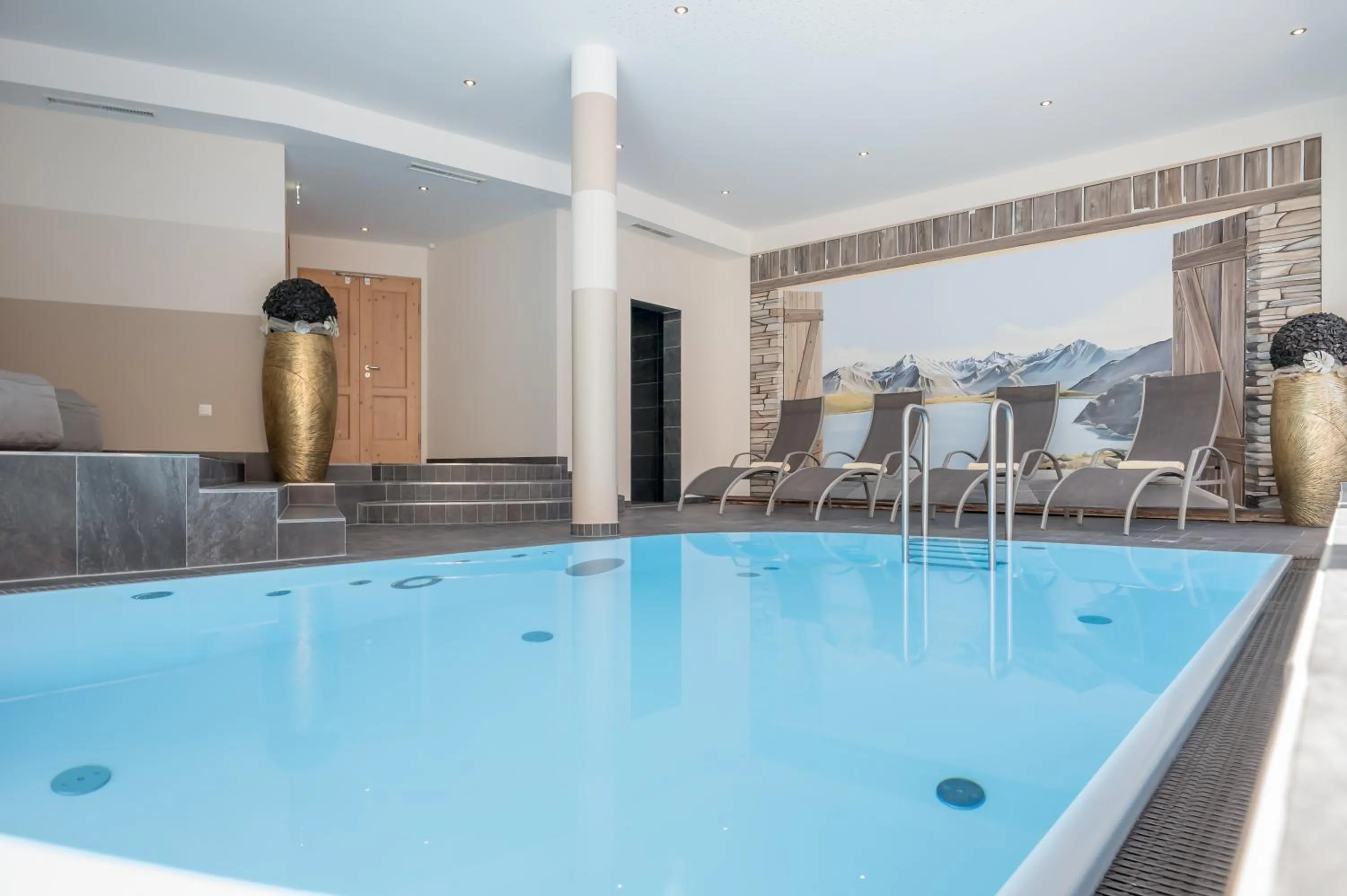 Swimming pool in Hotel Elisabeth Superior Sölden