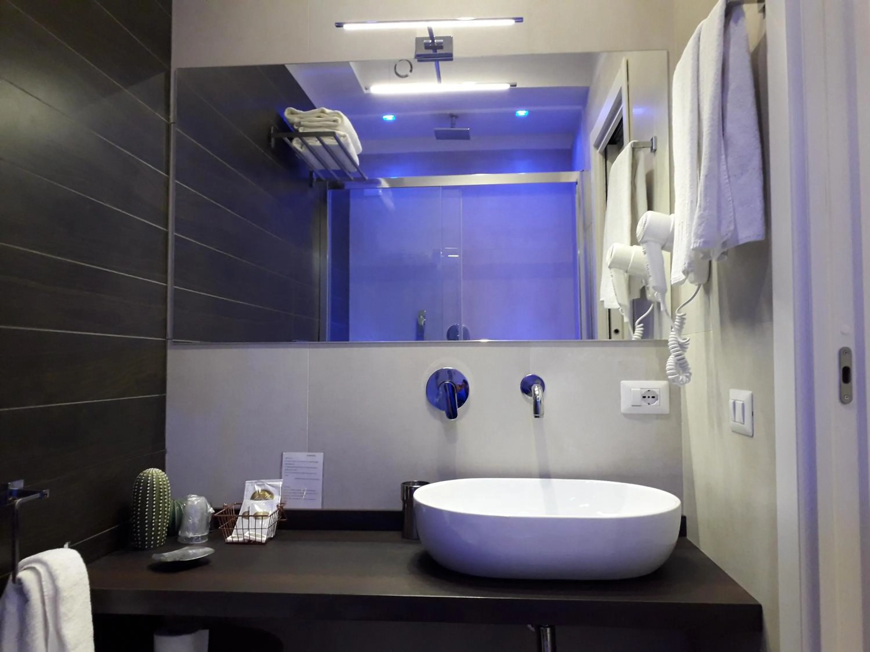 Bathroom in Gea suite