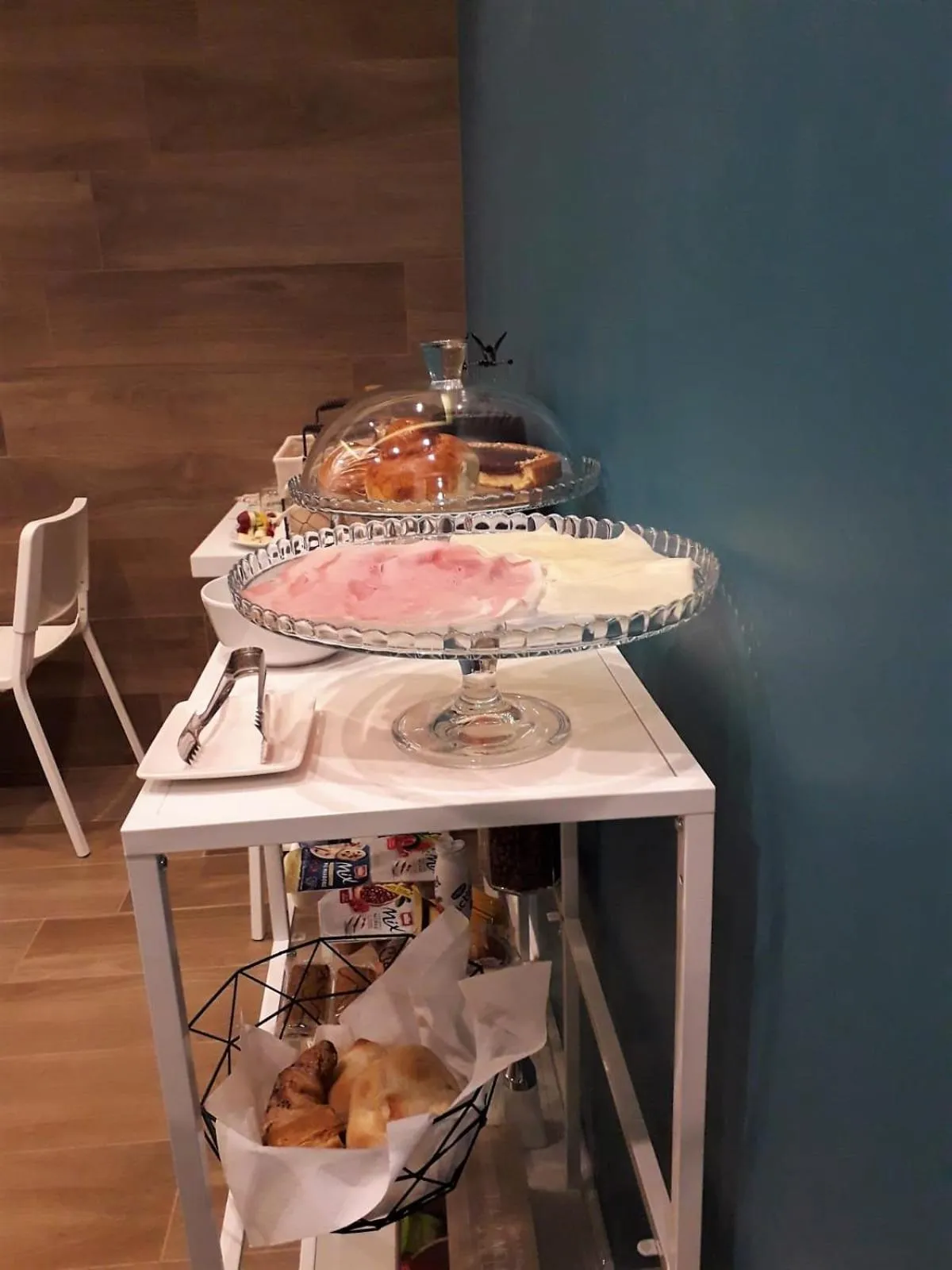 Buffet breakfast in Gea suite