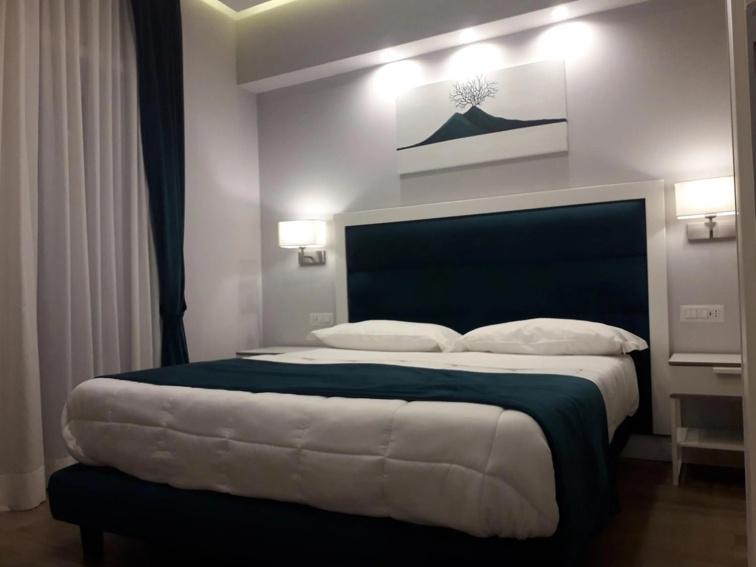 Photo of the whole room, Bed in Gea suite