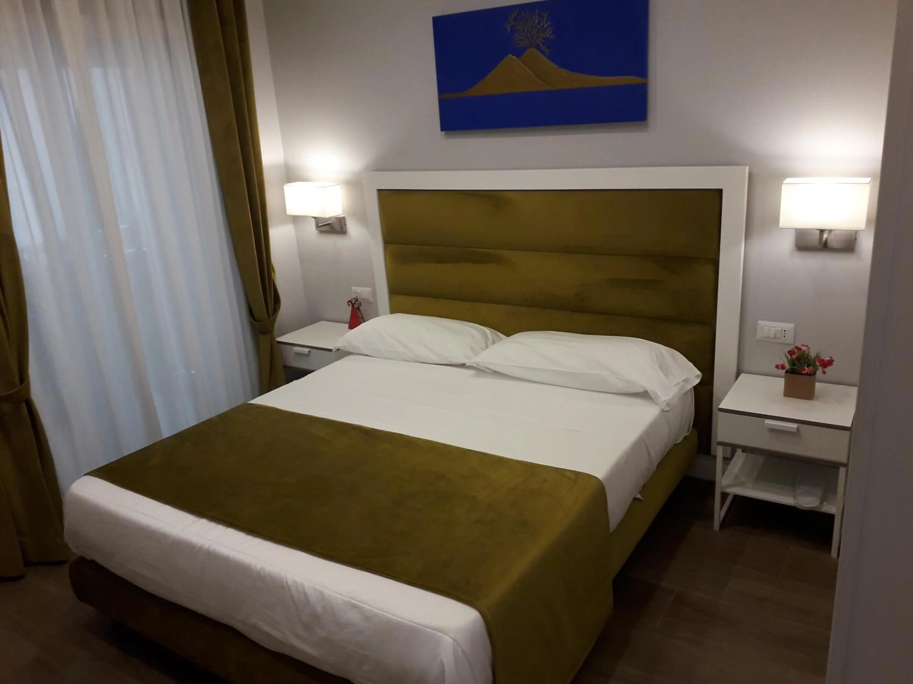 Photo of the whole room, Bed in Gea suite