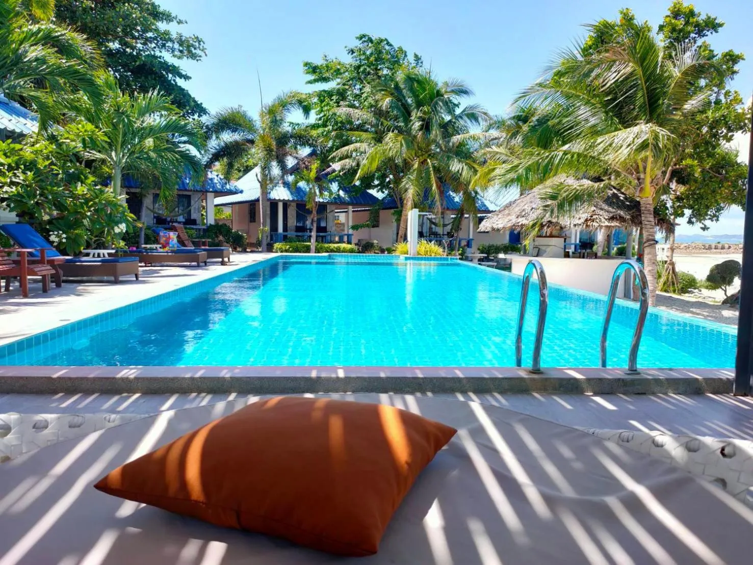 Swimming pool in Sunset Beach Villas