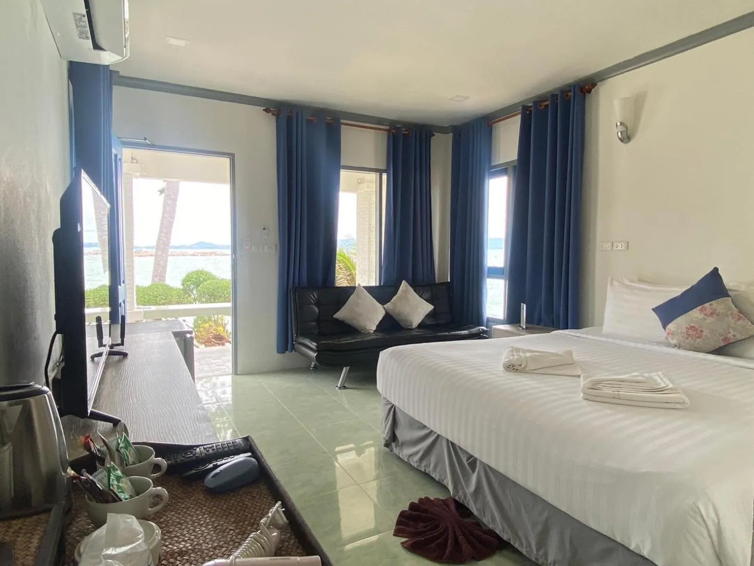 Bed in Sunset Beach Villas