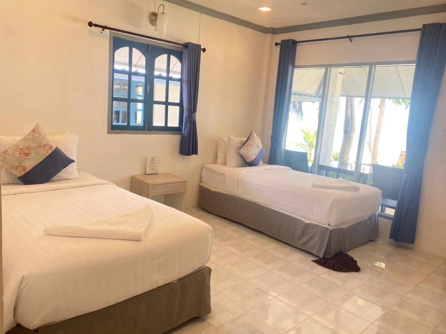 Bed in Sunset Beach Villas