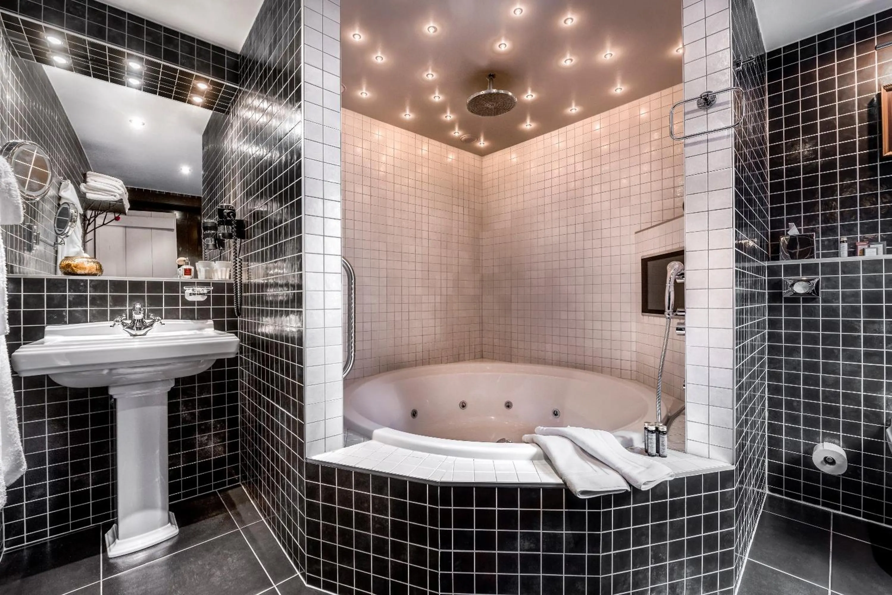 Bathroom in Main Street Hotel