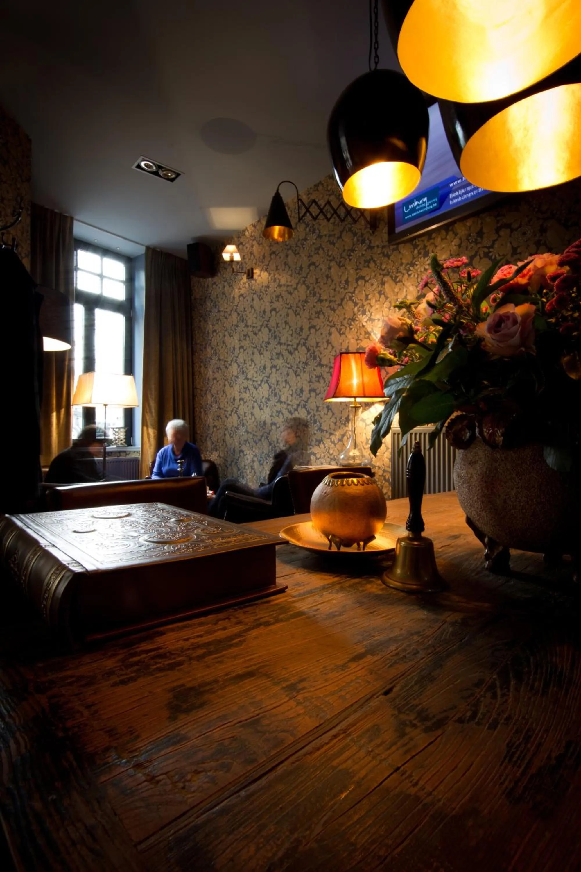 People in Main Street Hotel