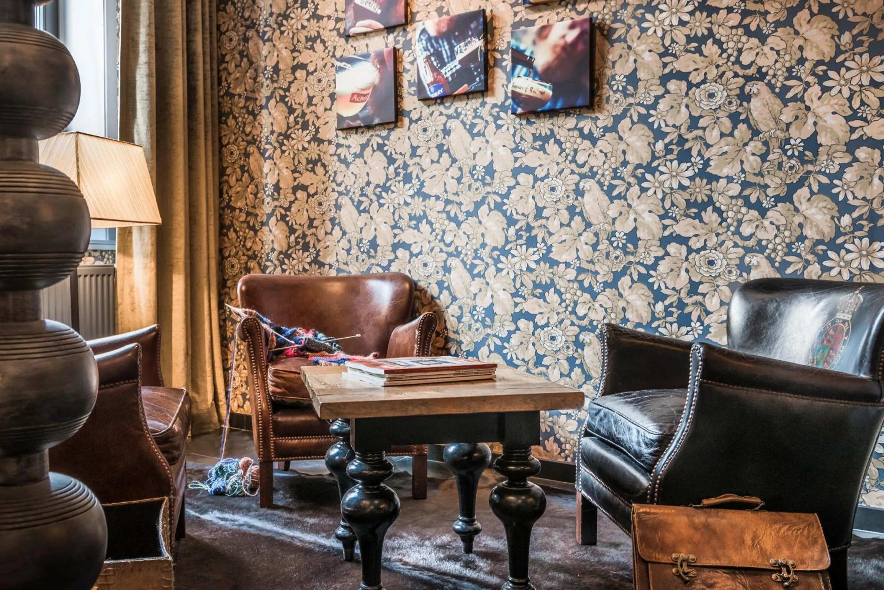 Communal lounge/ TV room in Main Street Hotel