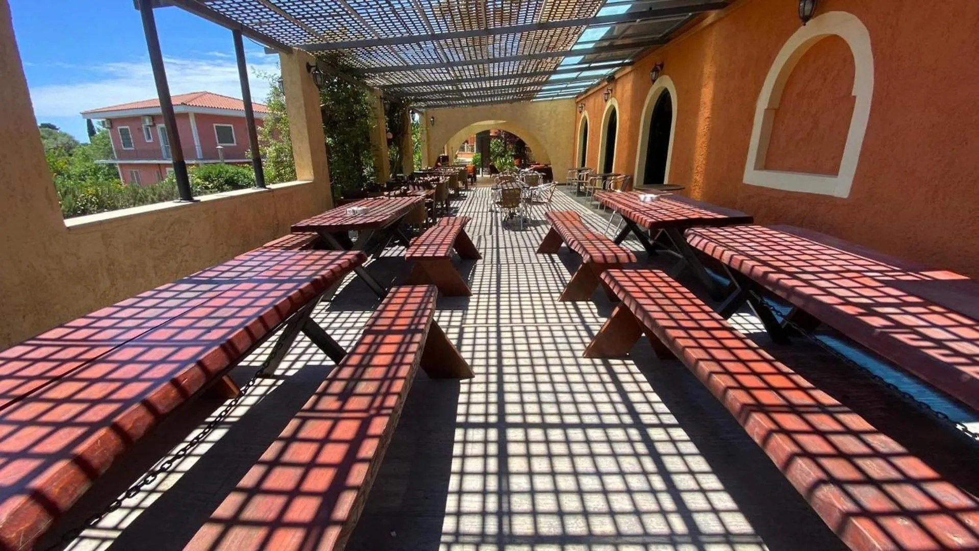 Restaurant/places to eat in Sunrise Inn