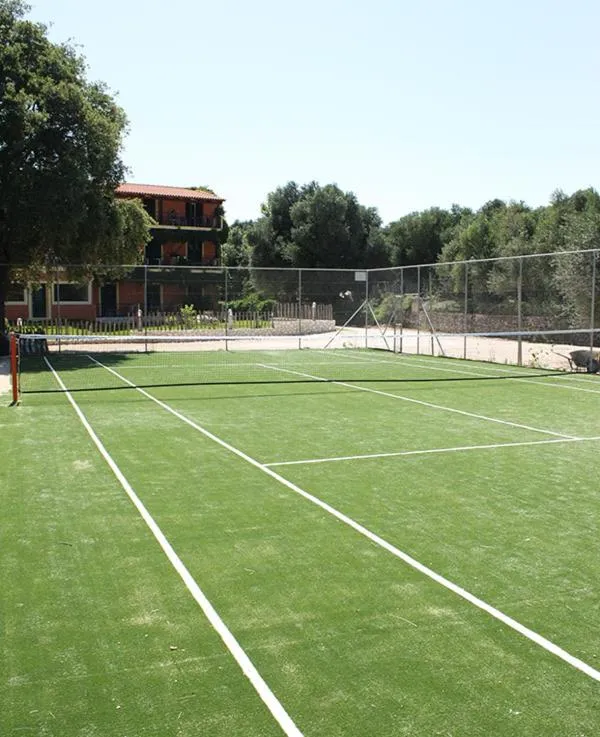Tennis court in Sunrise Inn