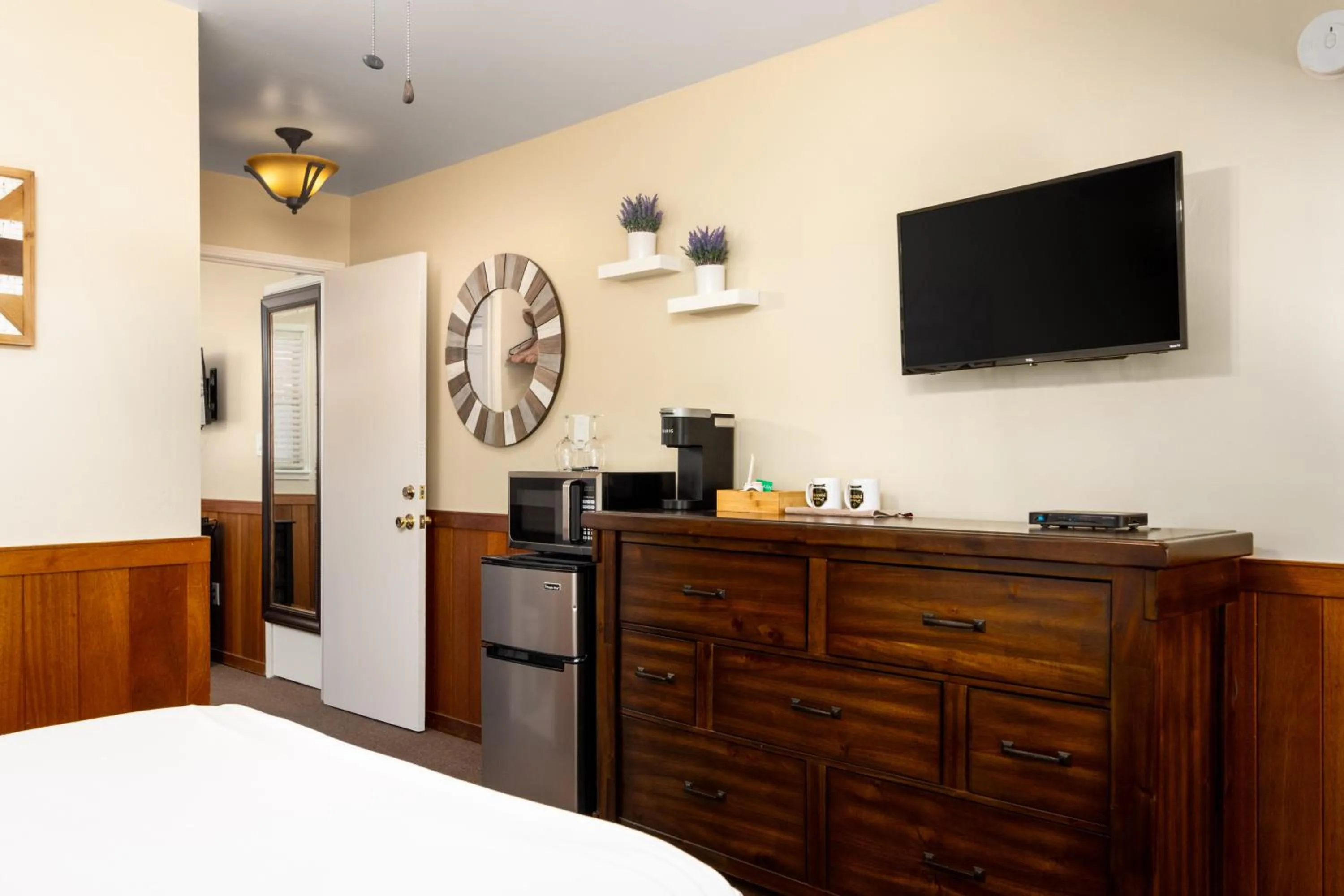 TV and multimedia, Bed in Prescott Pines Inn