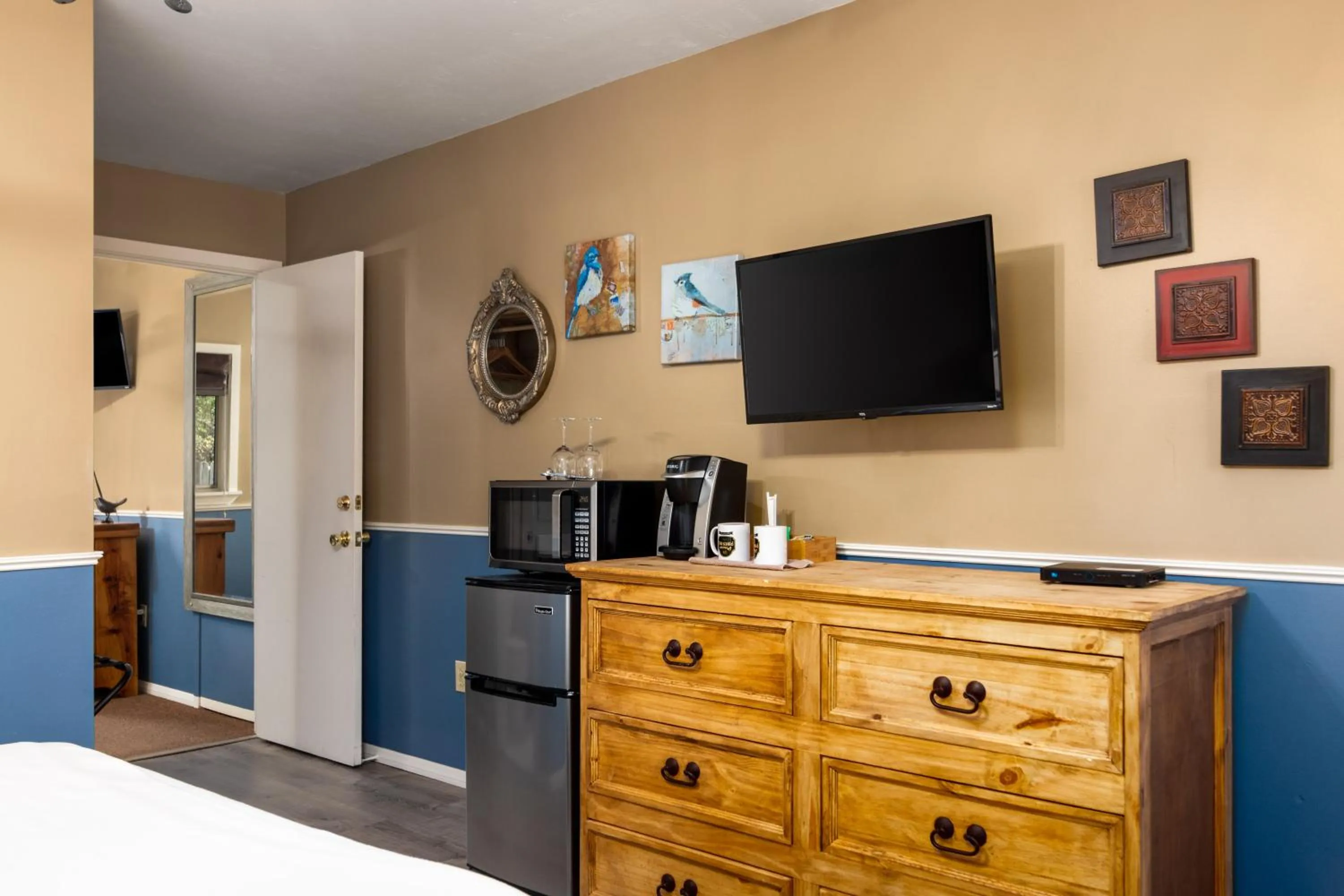 TV and multimedia in Prescott Pines Inn