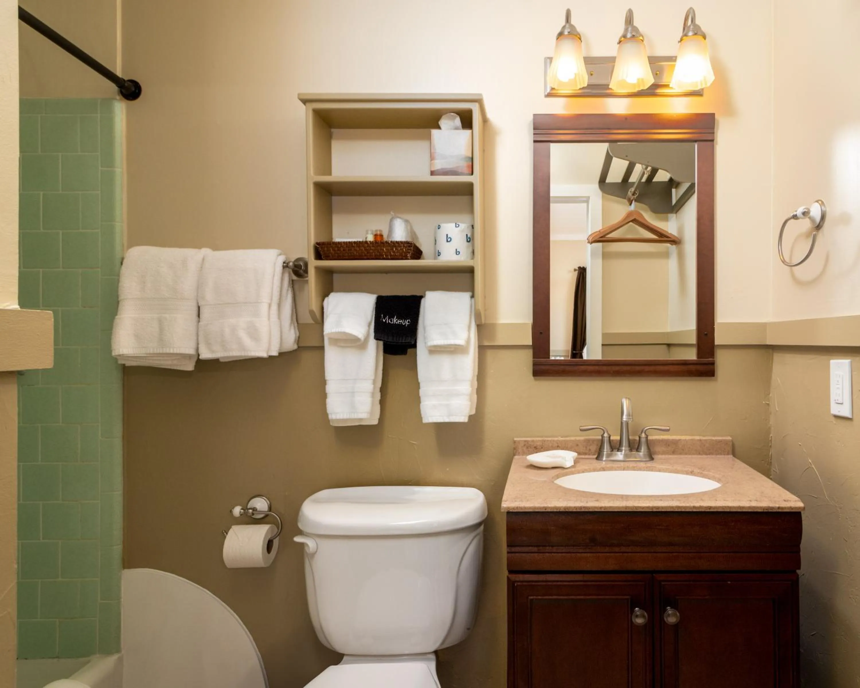 Toilet in Prescott Pines Inn