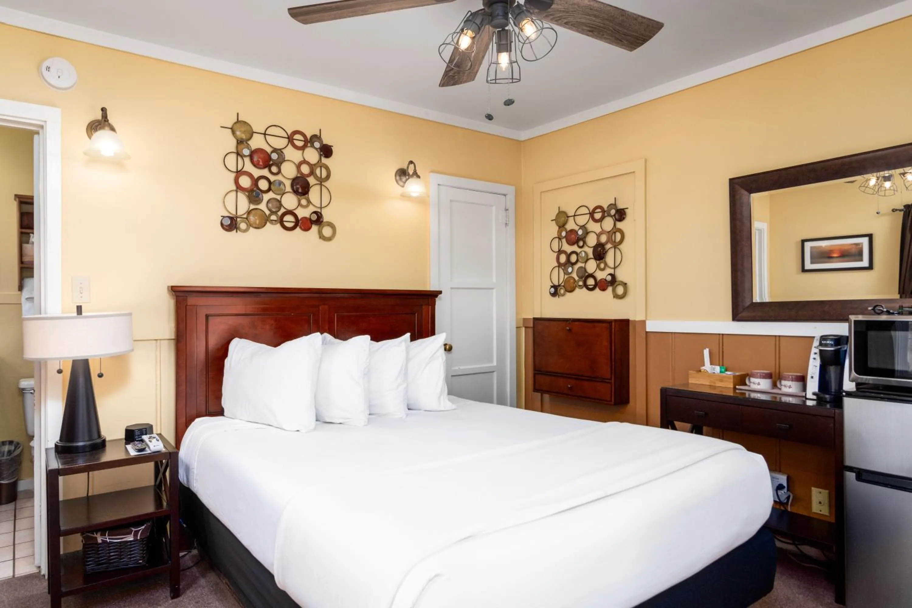 Bed in Prescott Pines Inn