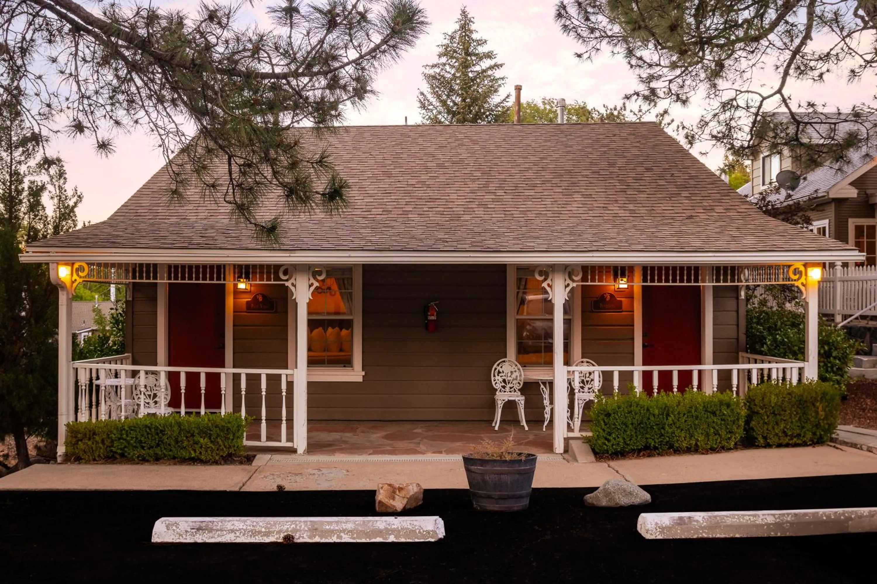 Property building in Prescott Pines Inn