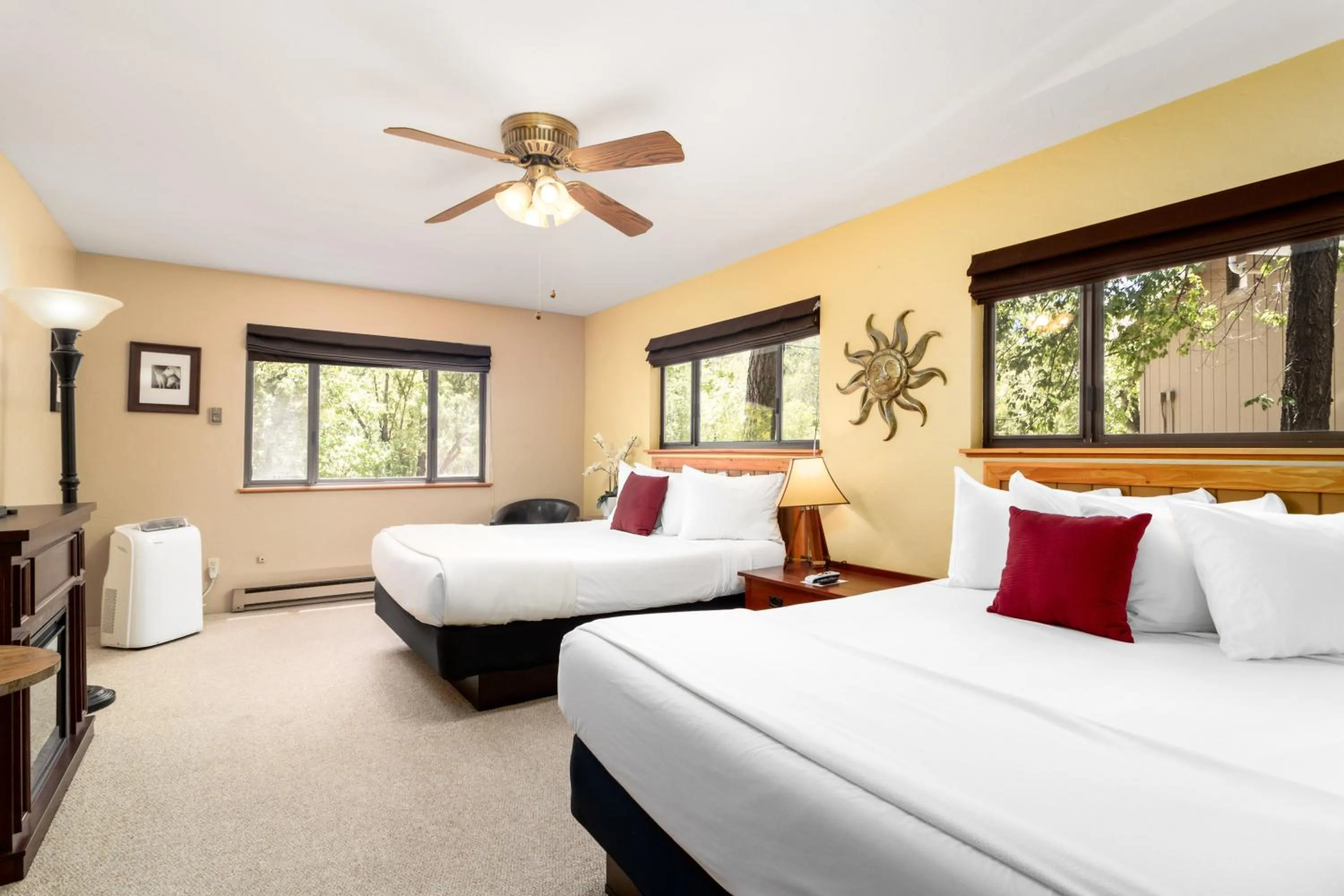 Bed in Prescott Pines Inn