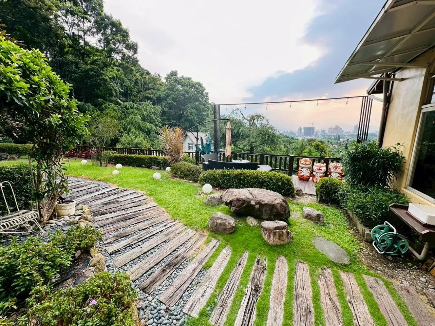 Property building in Yue Ya Villa