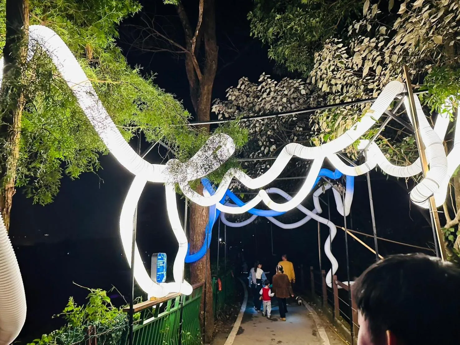 Hiking in Yue Ya Villa