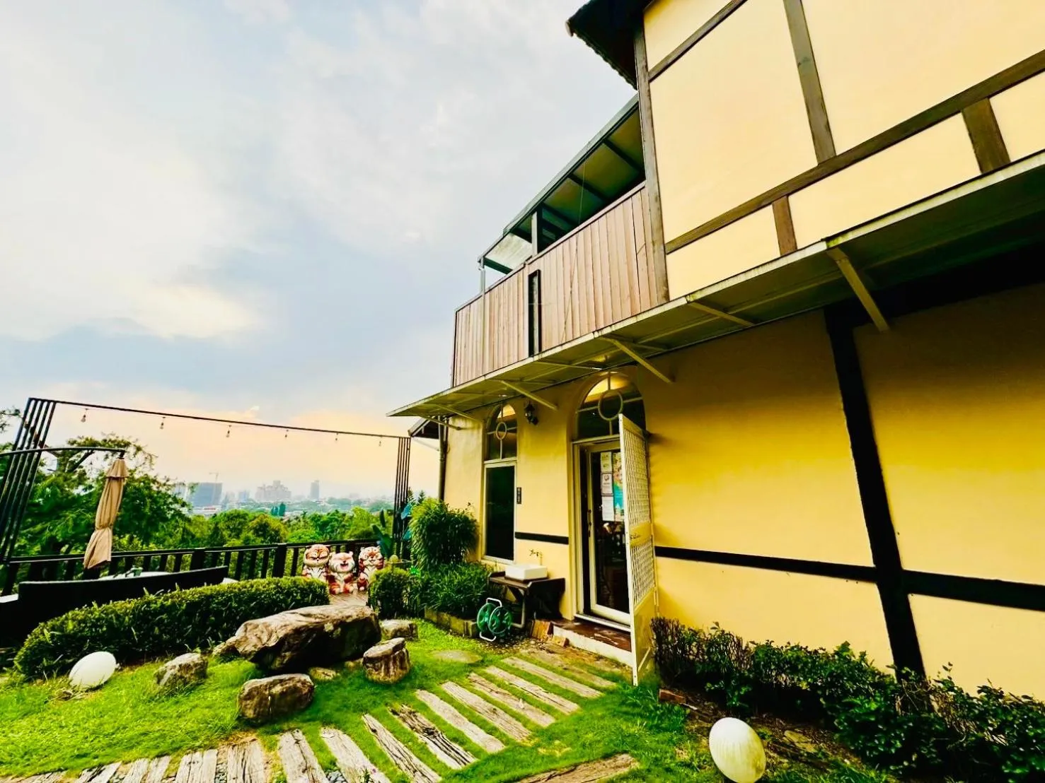 Property building in Yue Ya Villa