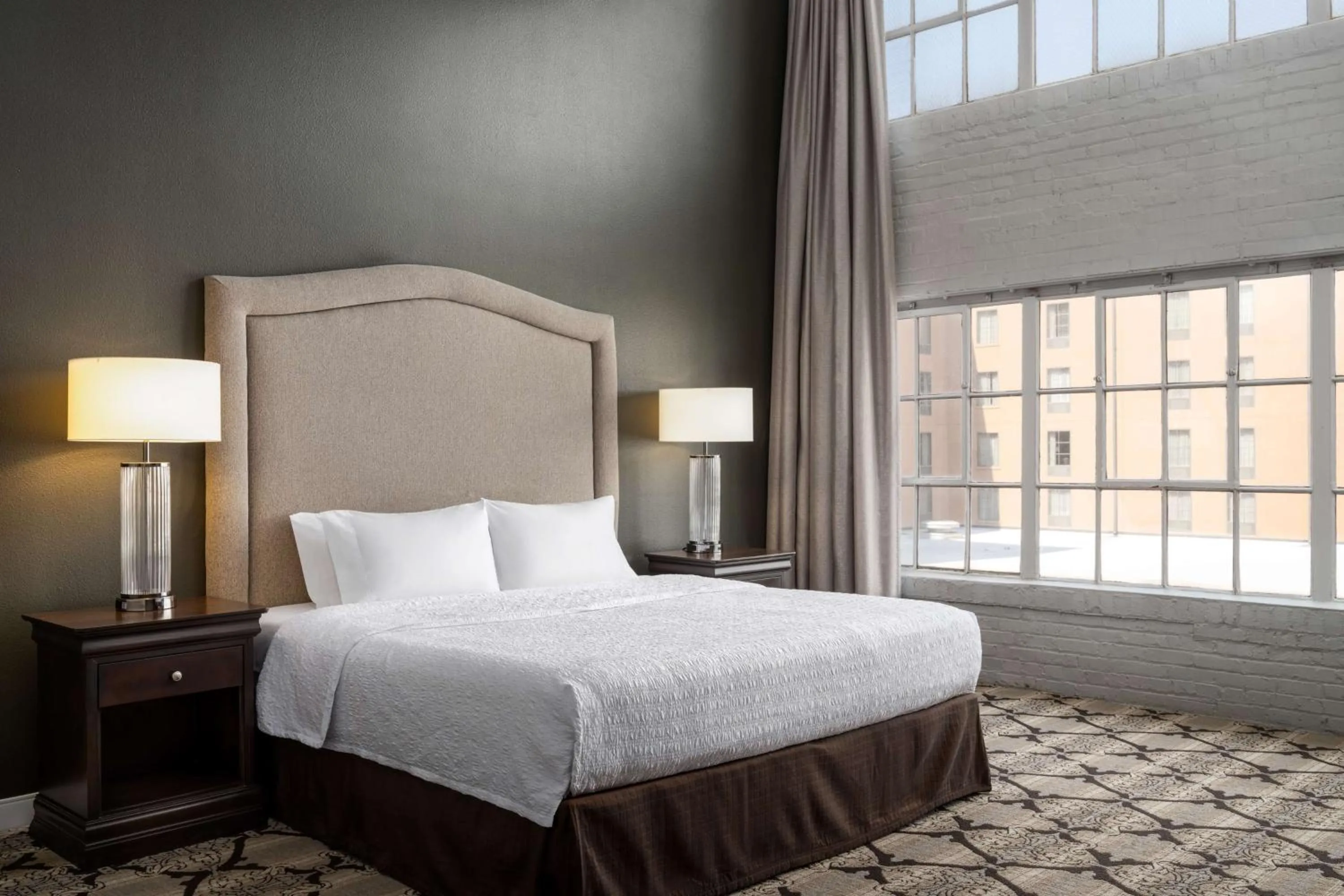 Bed in Hampton Inn and Suites New Orleans Convention Center