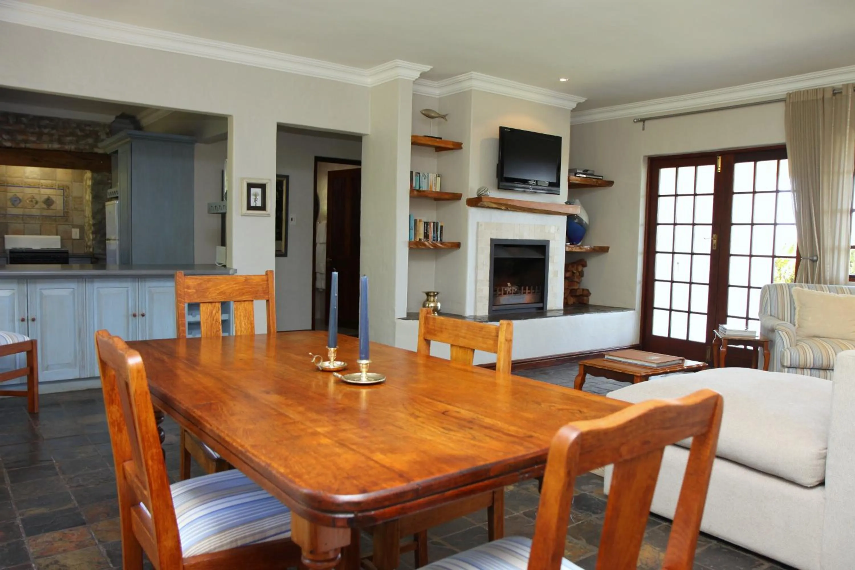 Dining area in Fynbos Ridge Country House & Cottages