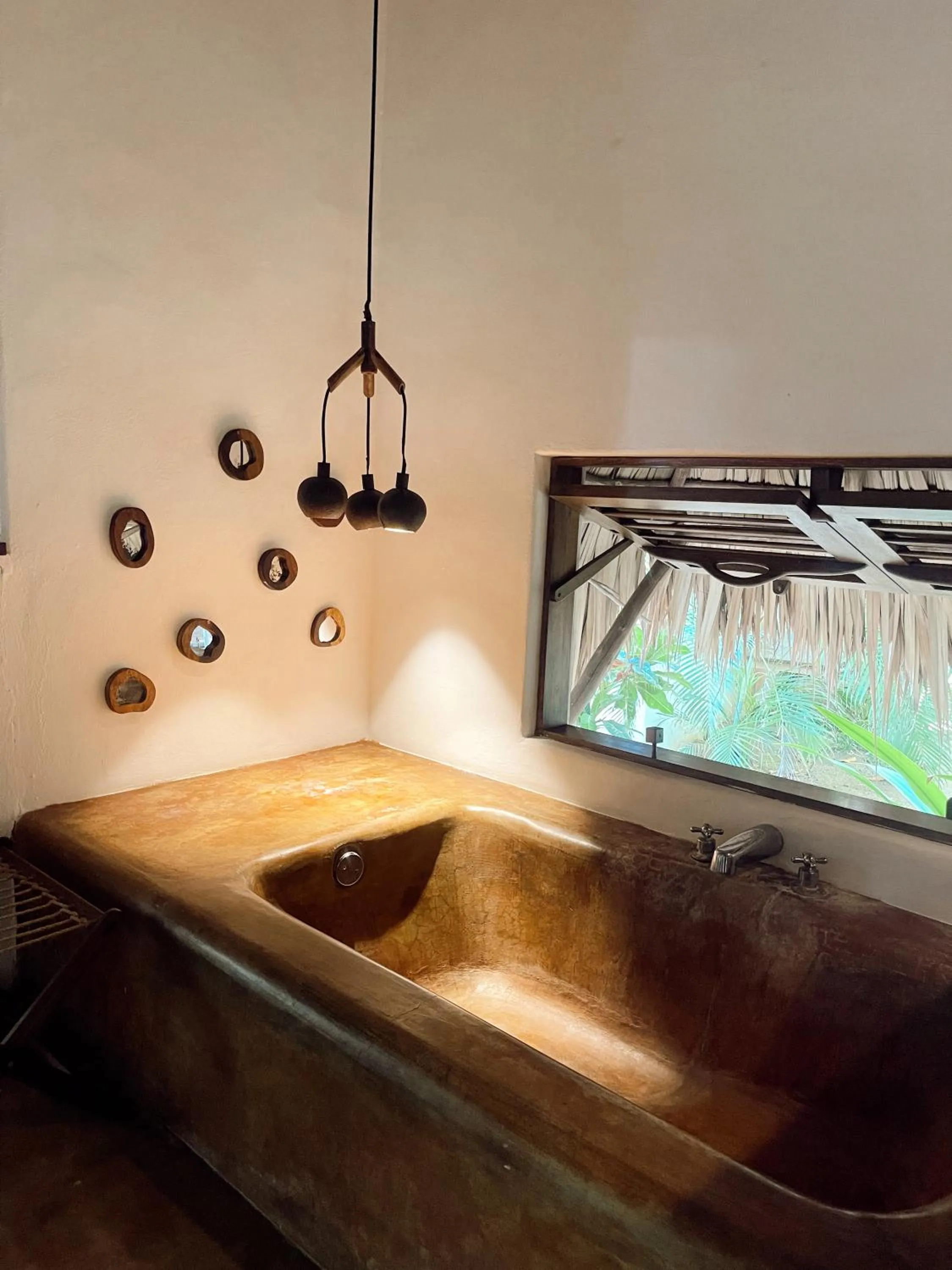 Bath in Hotel Descalzo SPA